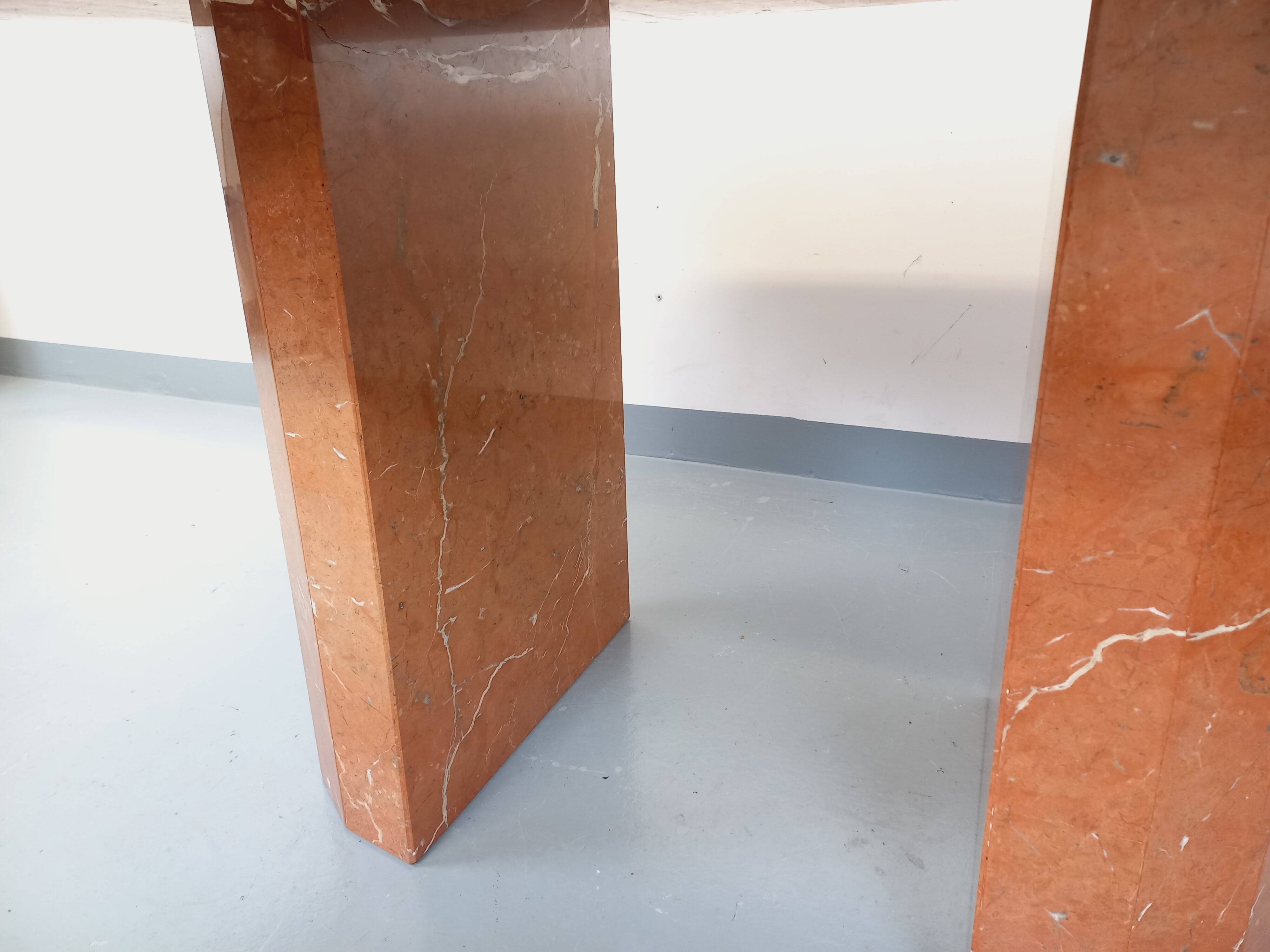 Vintage oval dining table in pink marble from the 70s 80s.