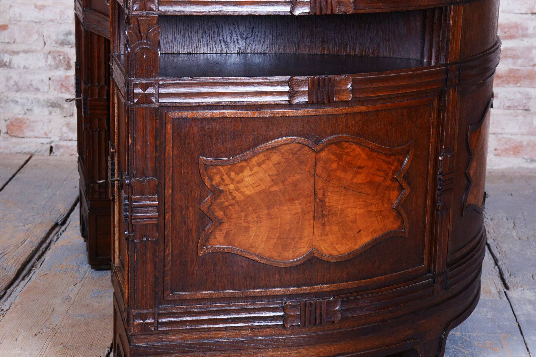 Czech Cubistic Writing Desk in Oak and Walnut, 1910s