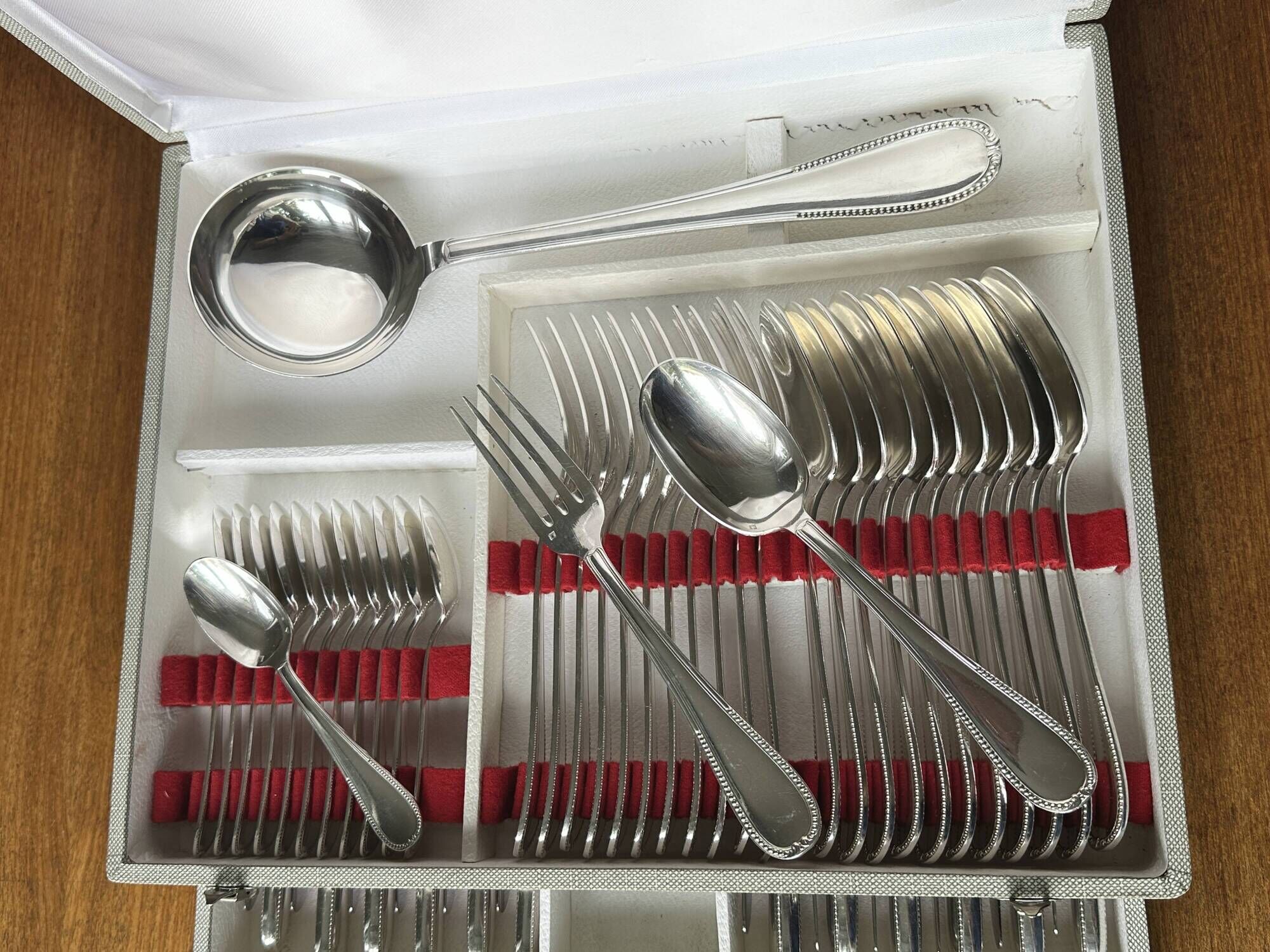 Complete silver-plated cutlery set of 61 pieces, Pearls model - in good condition.