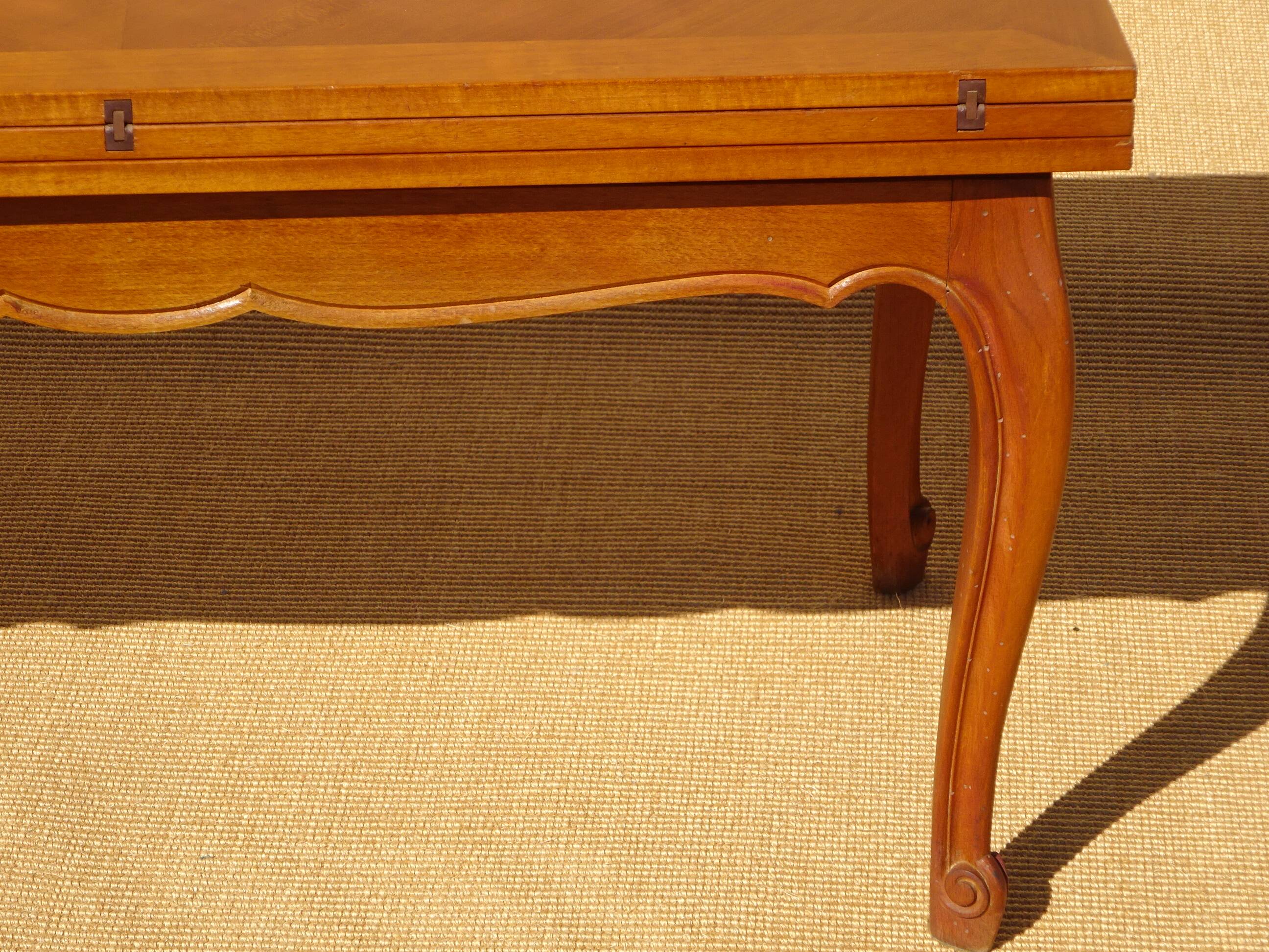 Coffee table, rises and opens, inspired by Albert Ducrot.