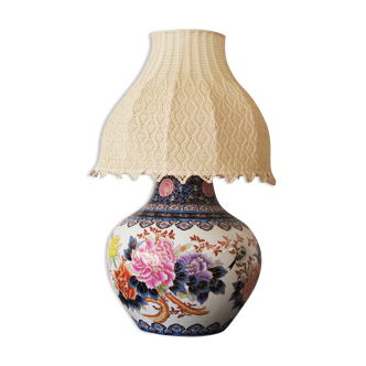 Lampe de table en forme de vase avec abat-jour brodé à la main, Chine, 1950
