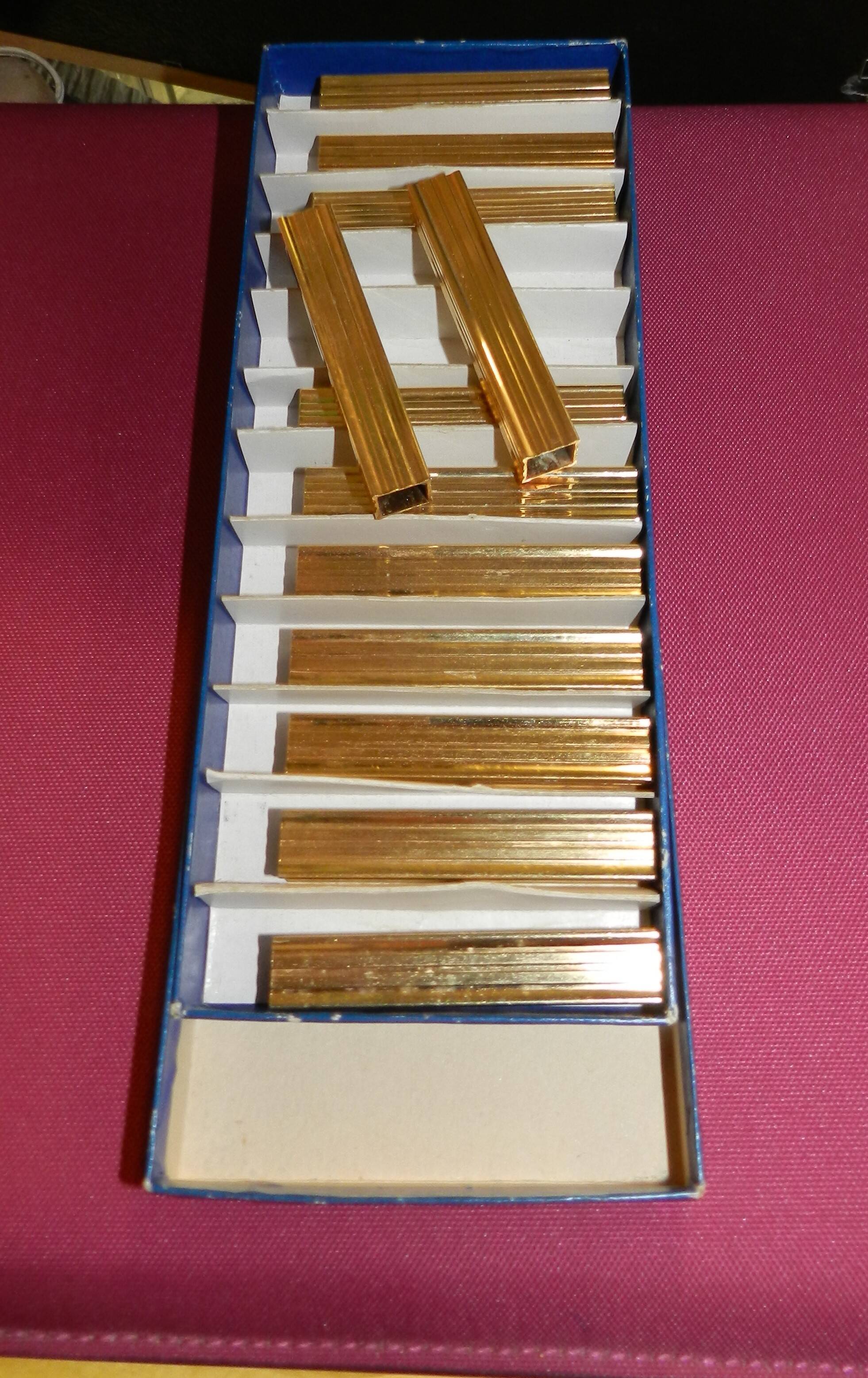 Lot de 12 porte-couteaux dorés