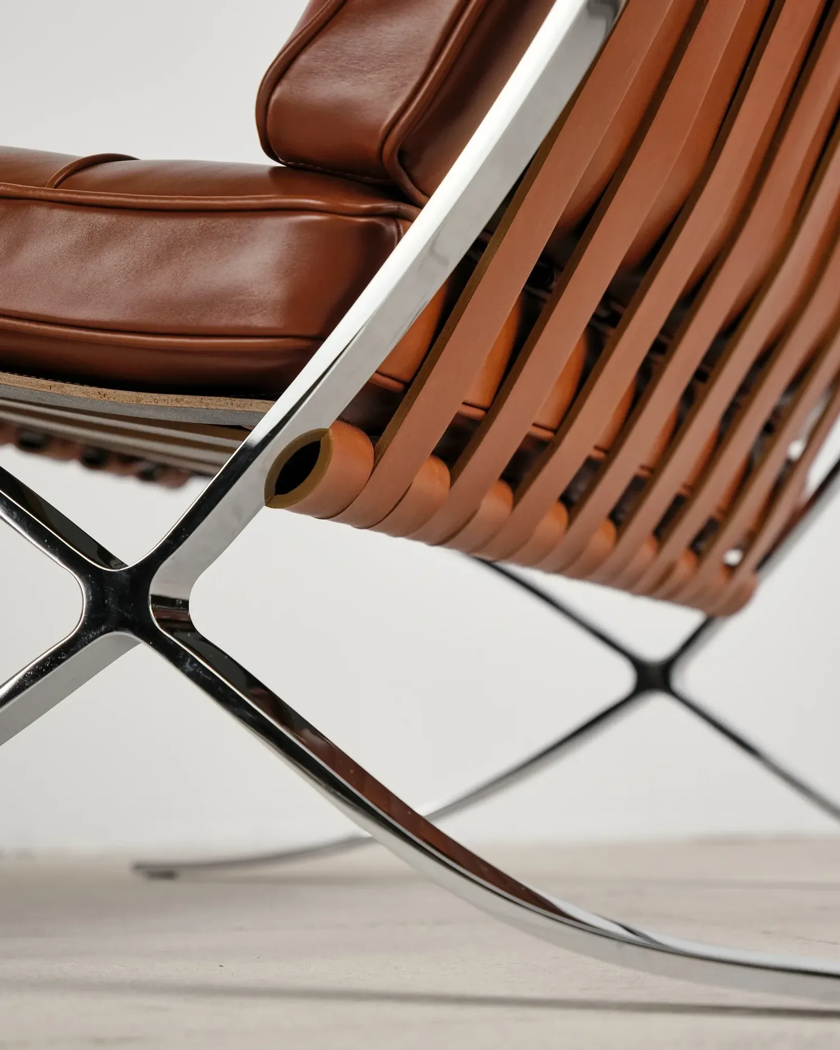 Barcelona chair in leather by Mies van der Rohe, Knoll International