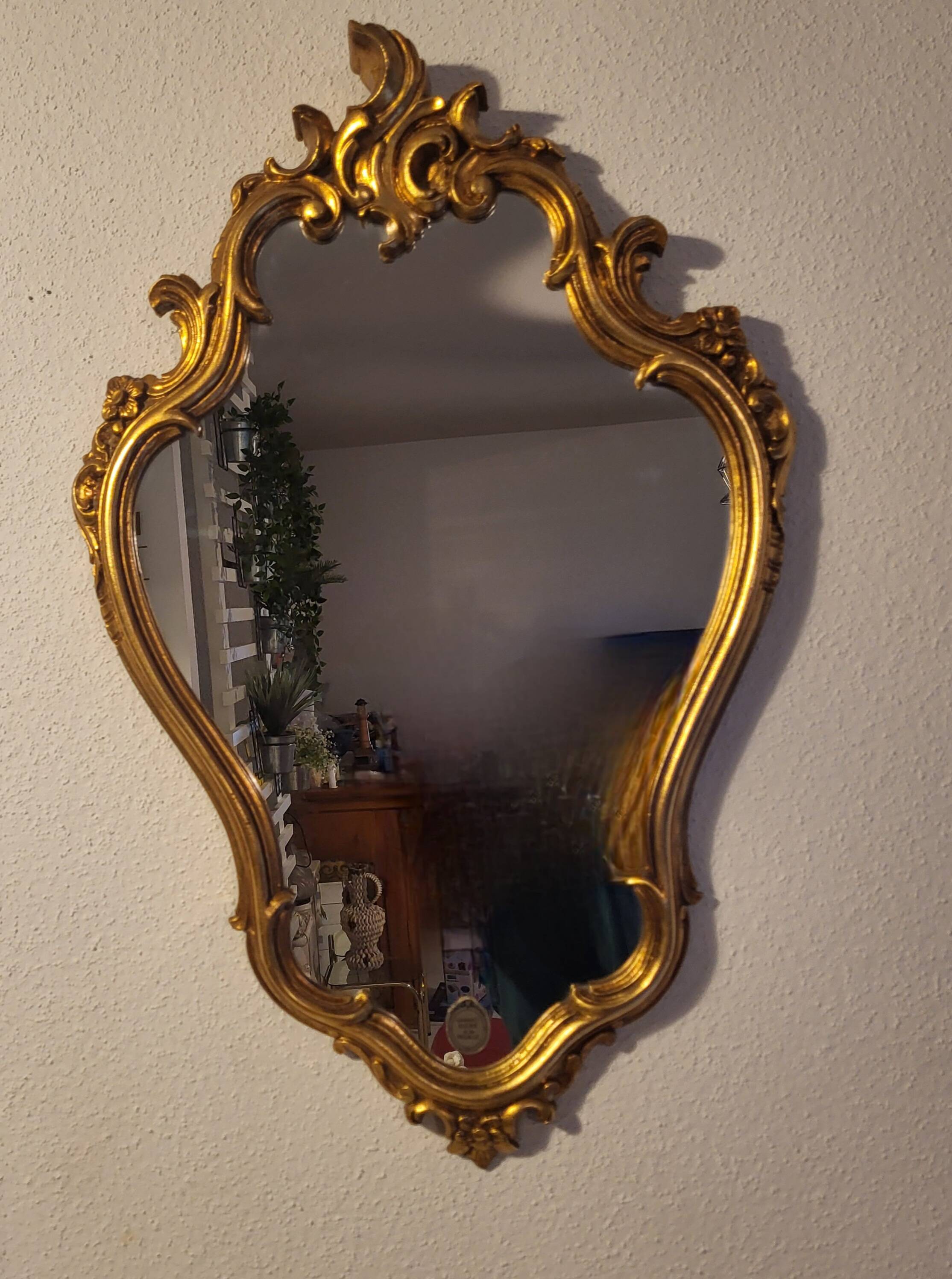 Miroir en bois d'or à  l or,style Louis 15