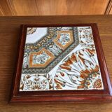 Earthenware contour wood table mat