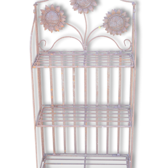 shelf in iron with décor of flowers