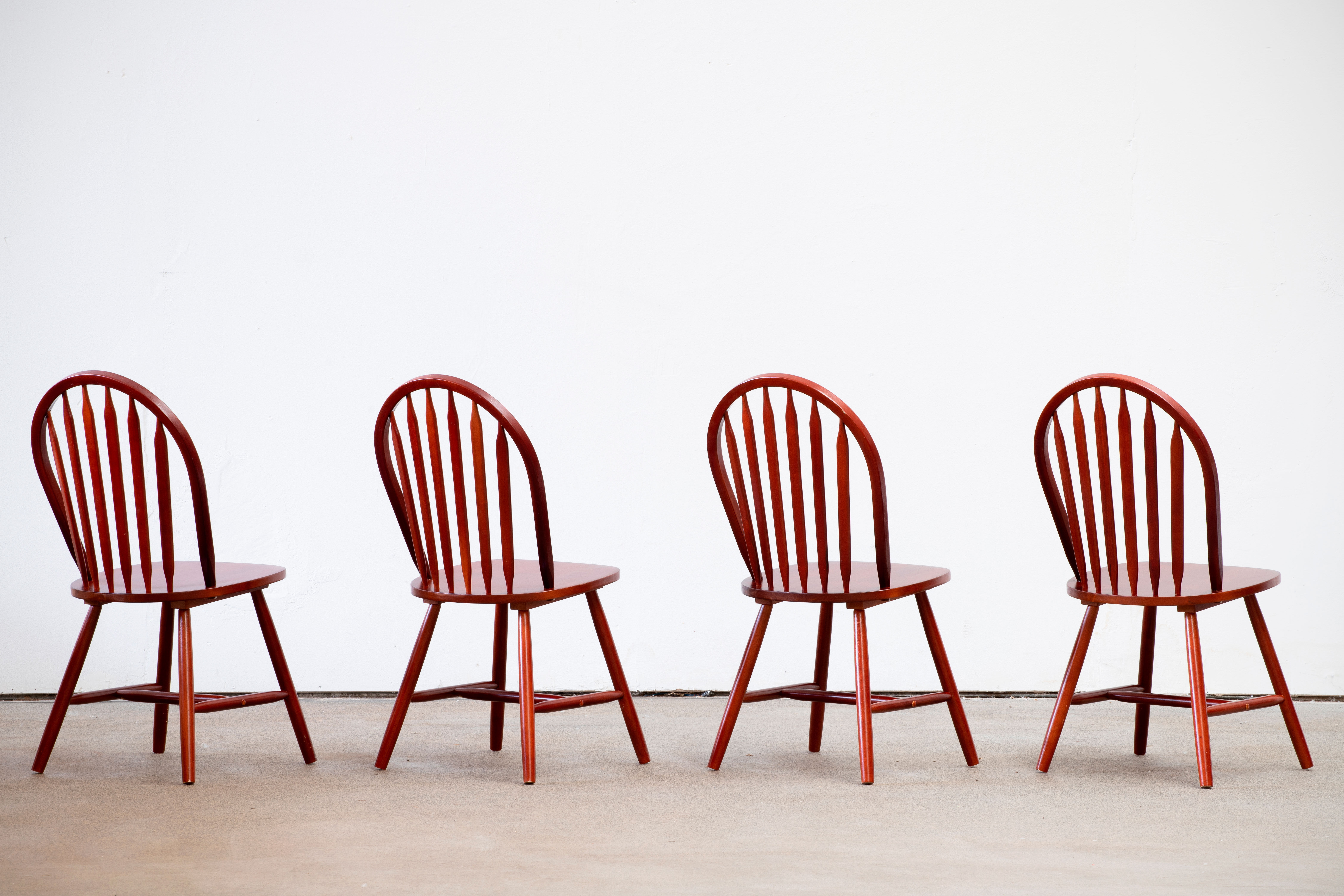 Série de 4 chaises scandinaves vintages