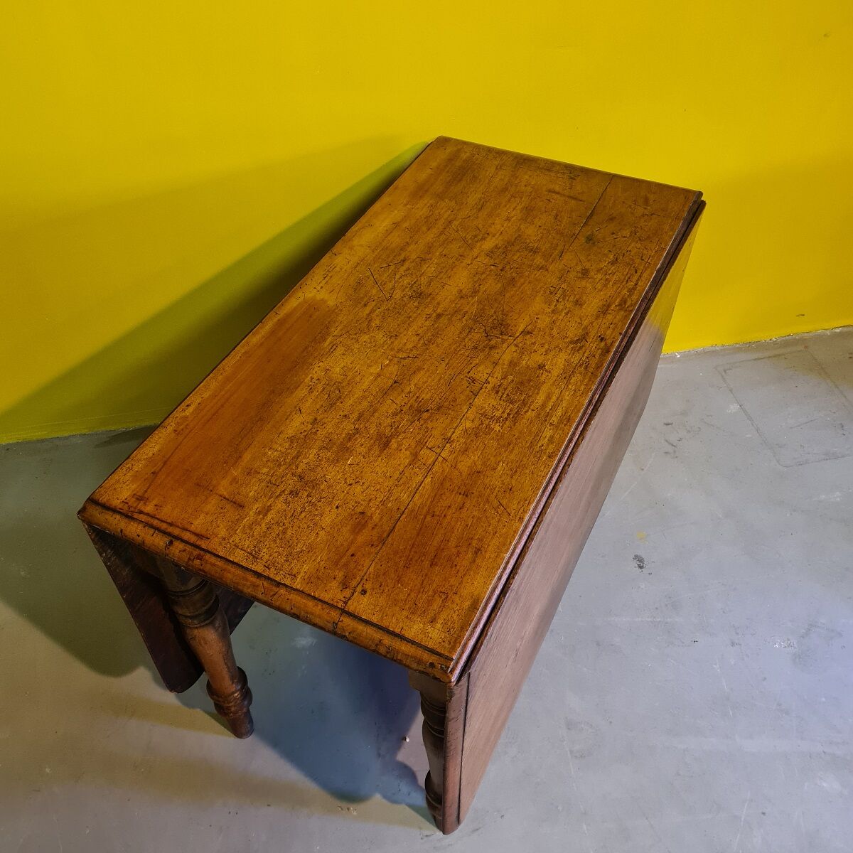 Victorian Mahogany Gateleg Table, 19th Century