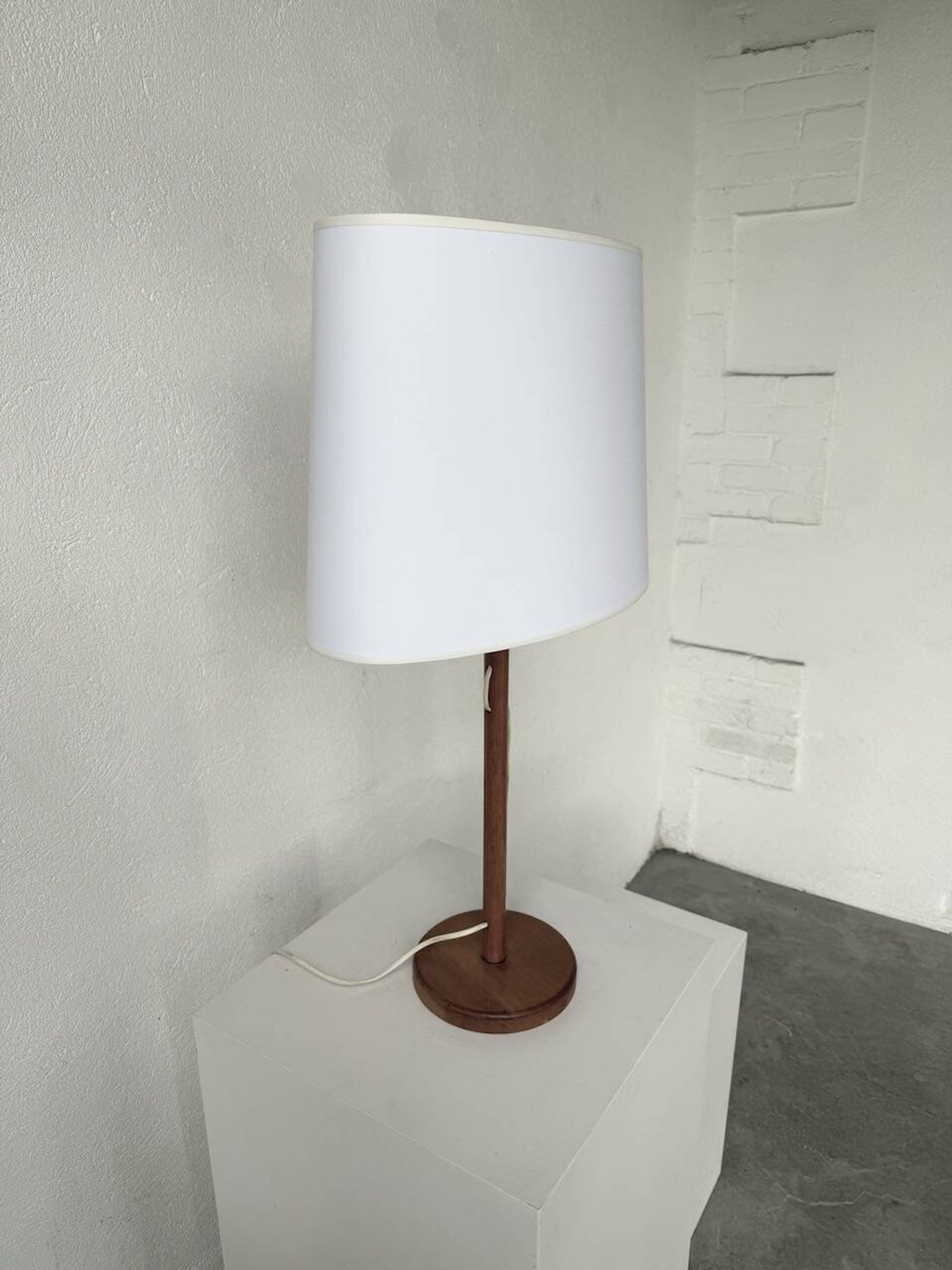 Lampe de table bois chêne années 70