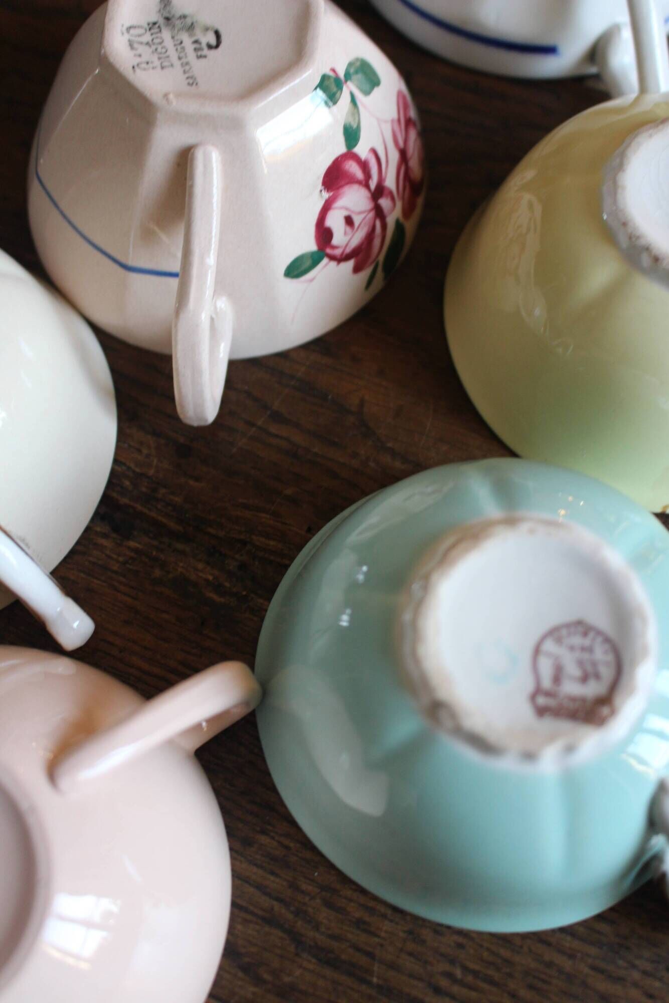 A set of 6 cups Colours Flowers Digoin Céranord Saint Amand