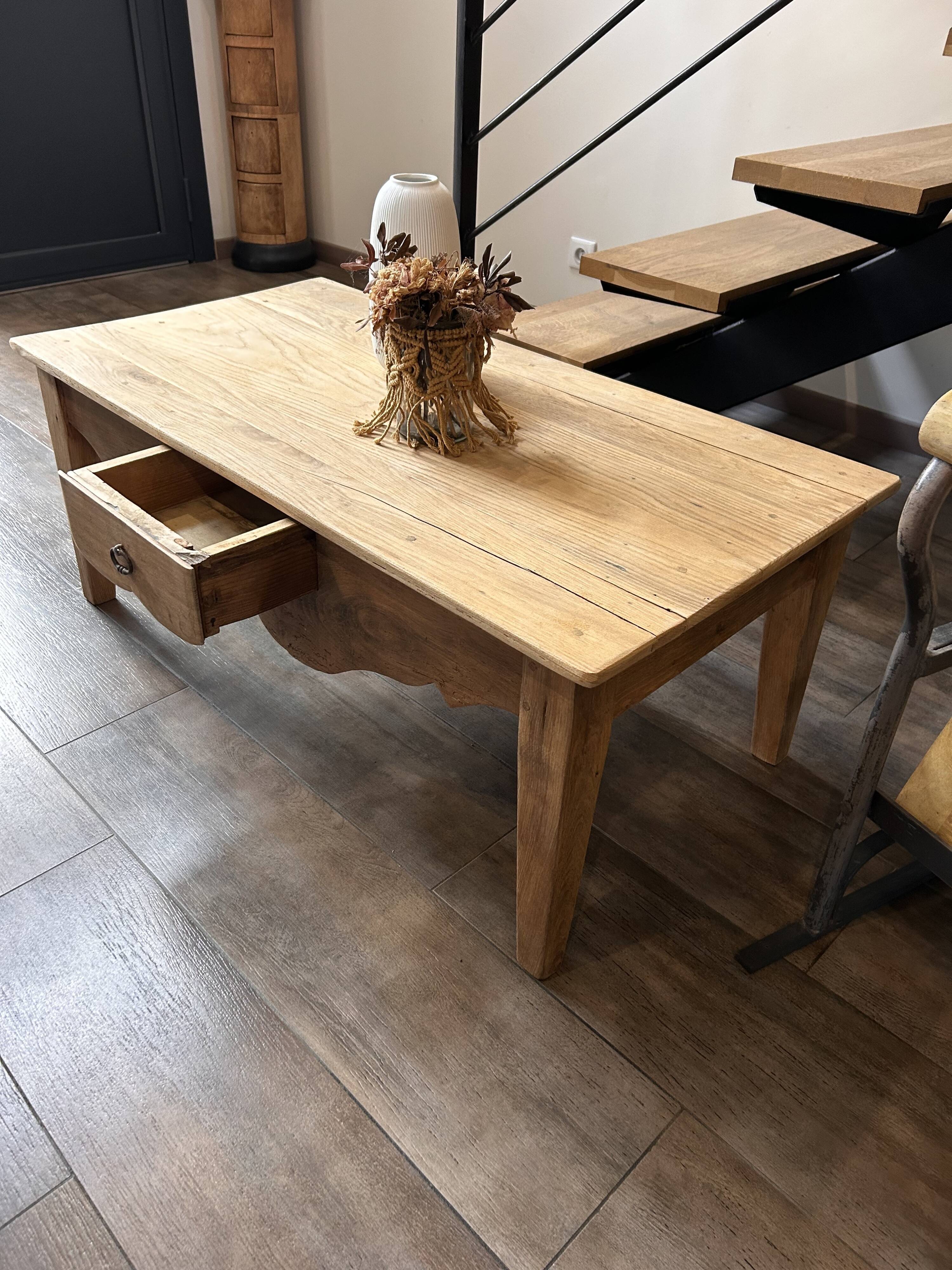 Table basse bois massif avec tiroir
