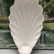 Trinket bowl in antique porcelain, shell-shaped