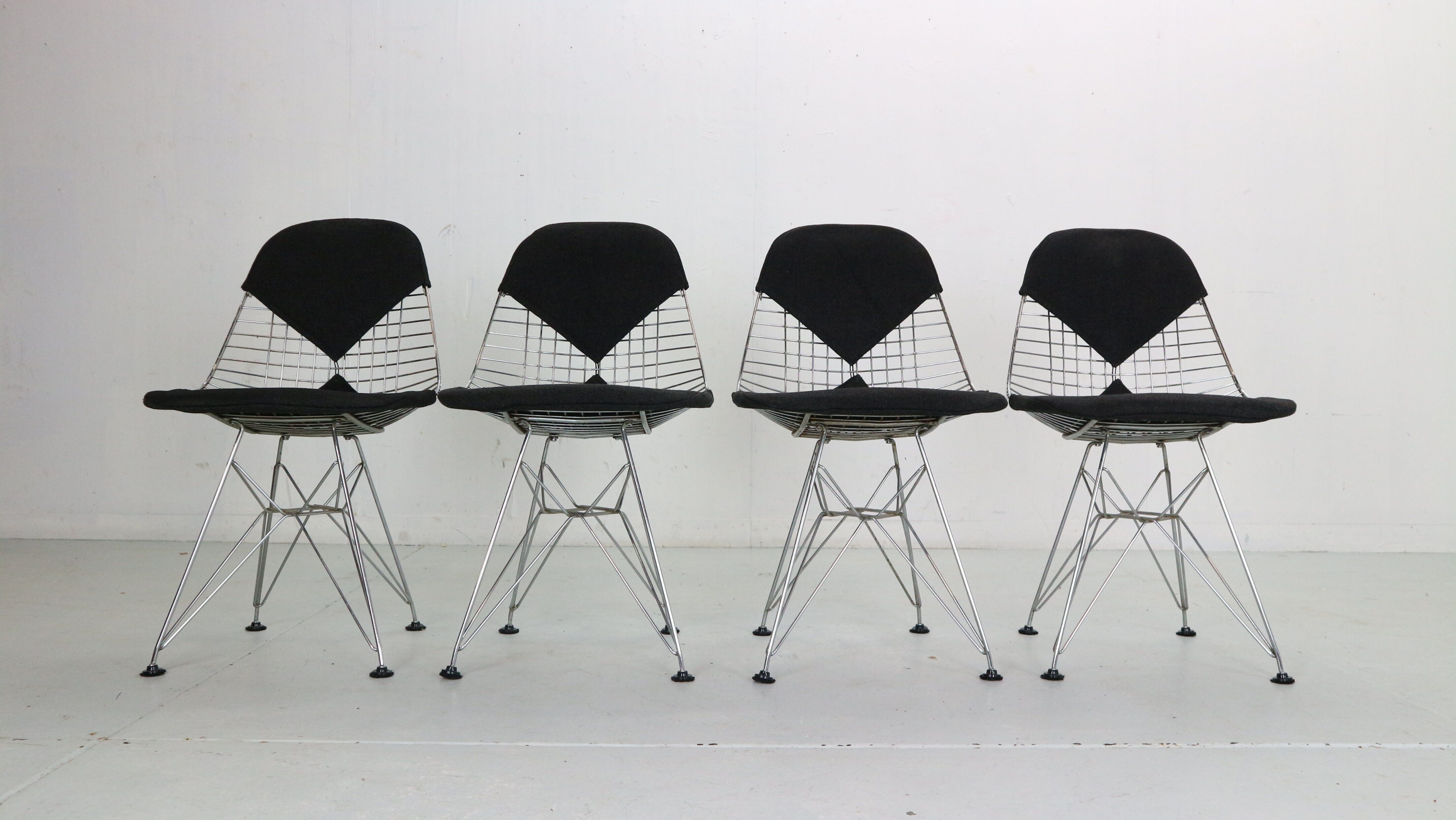 "DKR-2" Set of 4 Wire Chairs 'Bikini' by Eames for Herman Miller, 1960