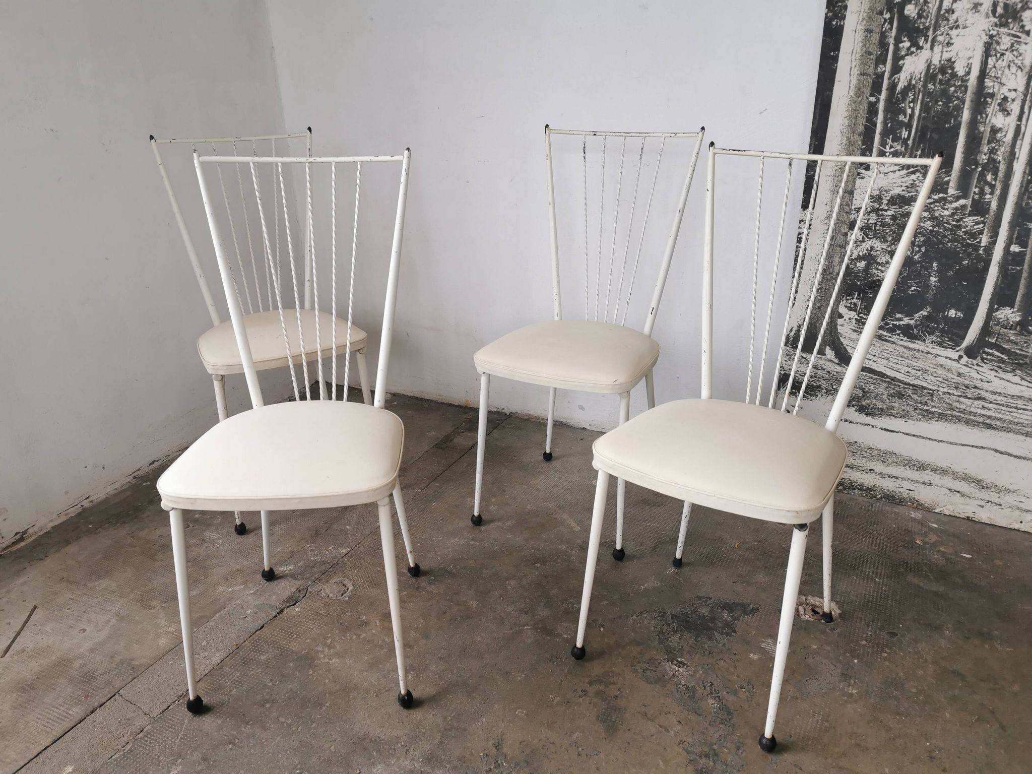Set of 4 vintage chairs in metal and Skai