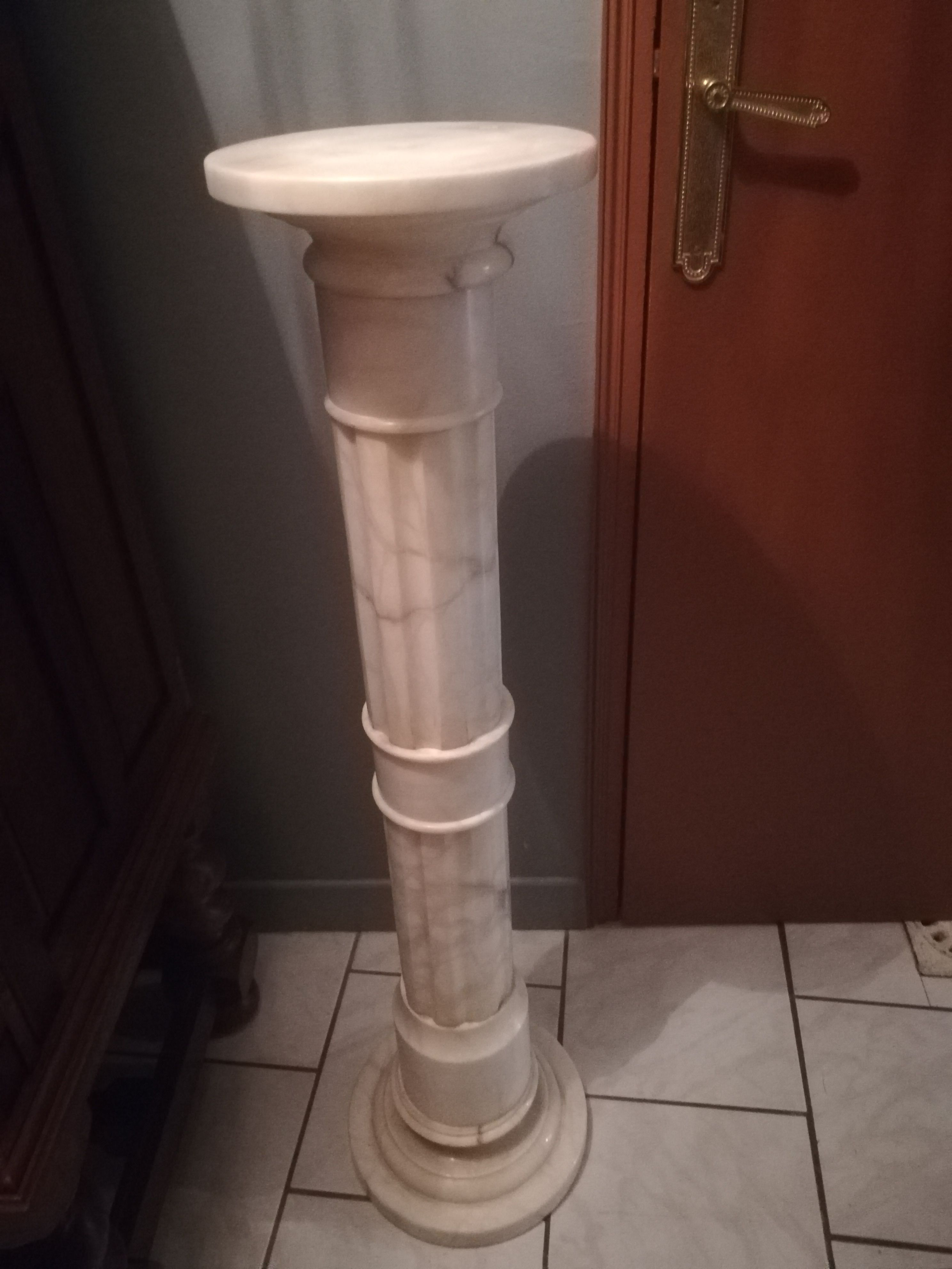 Albatra column