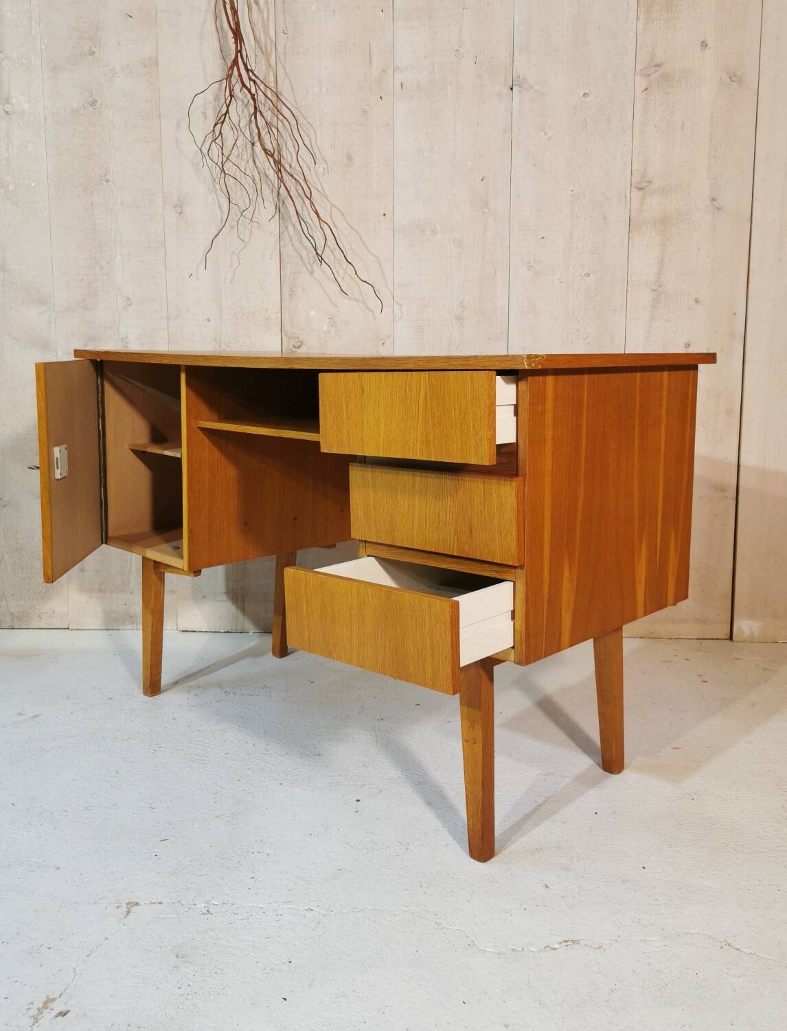 Desk with compass feet