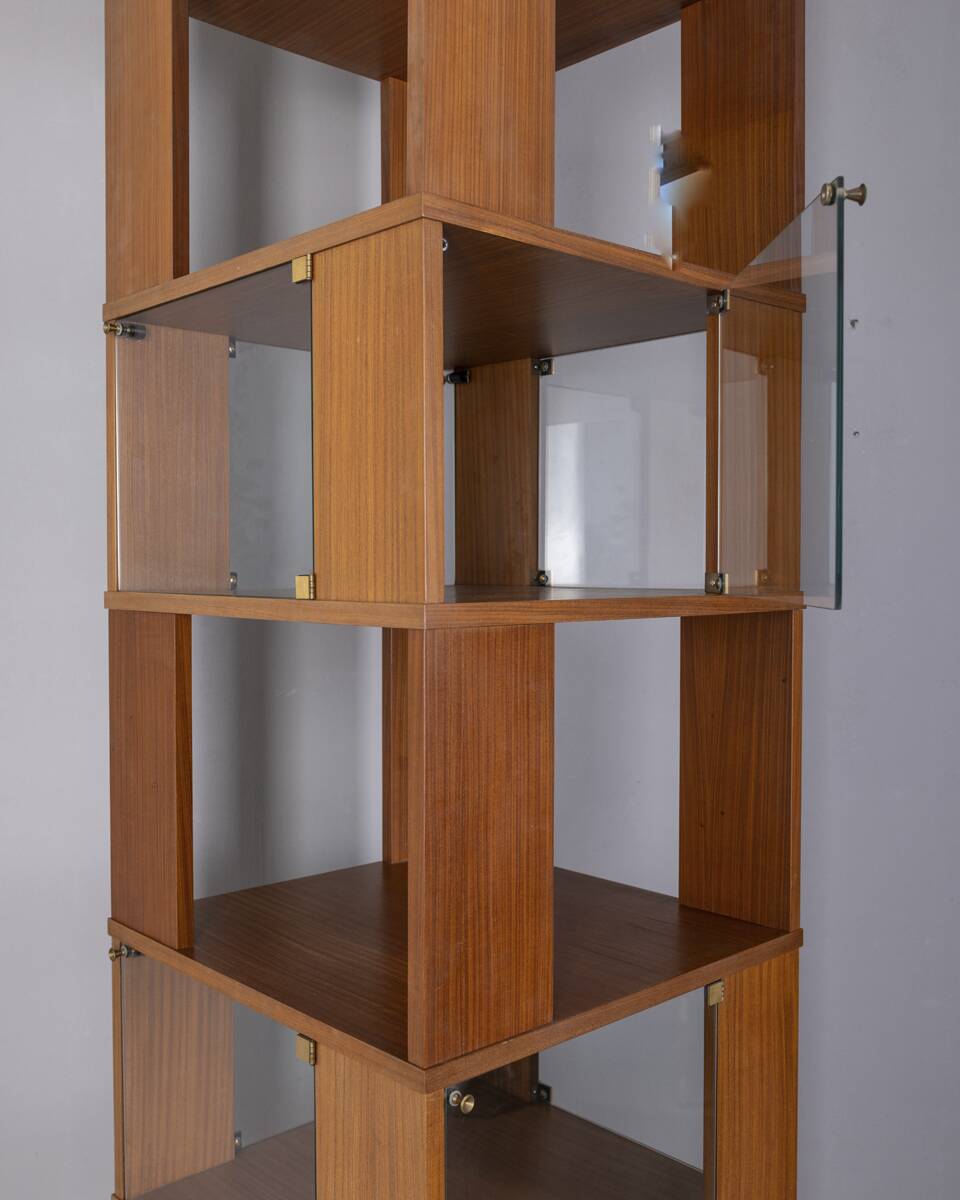 Grande bibliothèque pivotante en bois, design italien vintage des années 1960, pour le centre de la pièce.