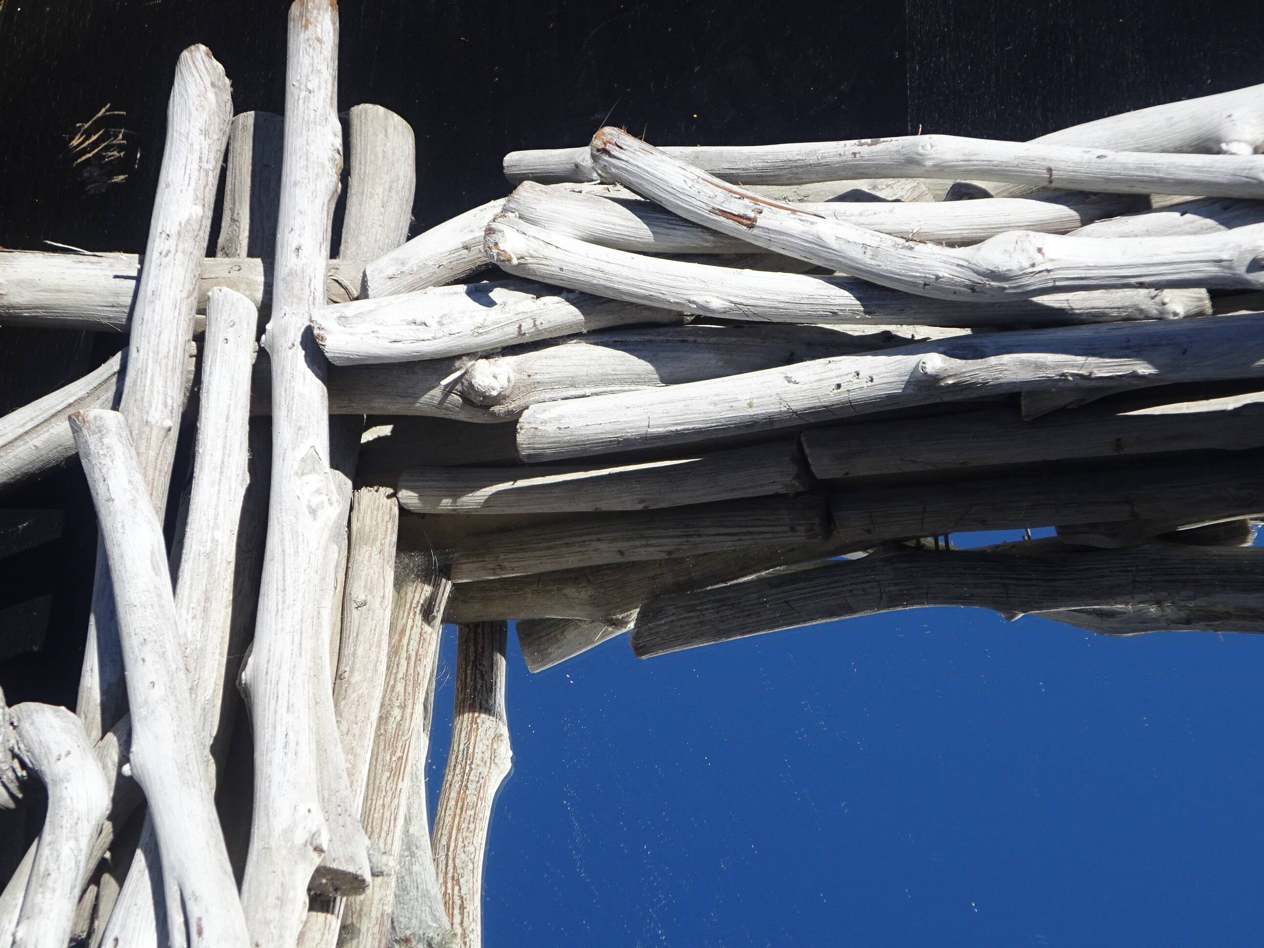 Mirror in gray driftwood frame < 65x84 cm >