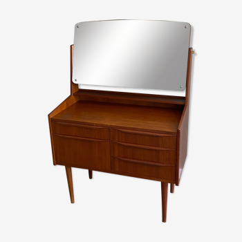 Scandinavian dressing table