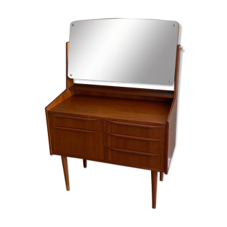 Scandinavian dressing table