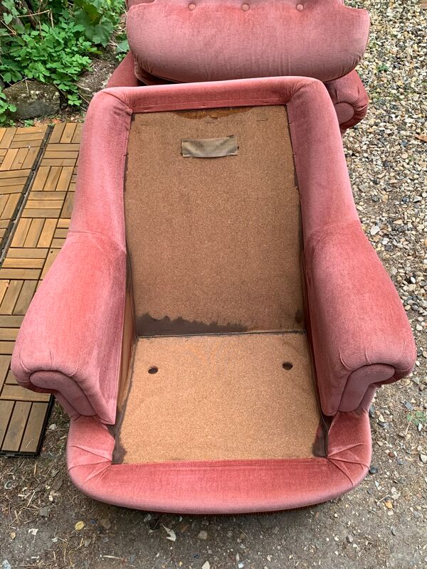 Paire de fauteuils crapaud velours capitonné rose 1970