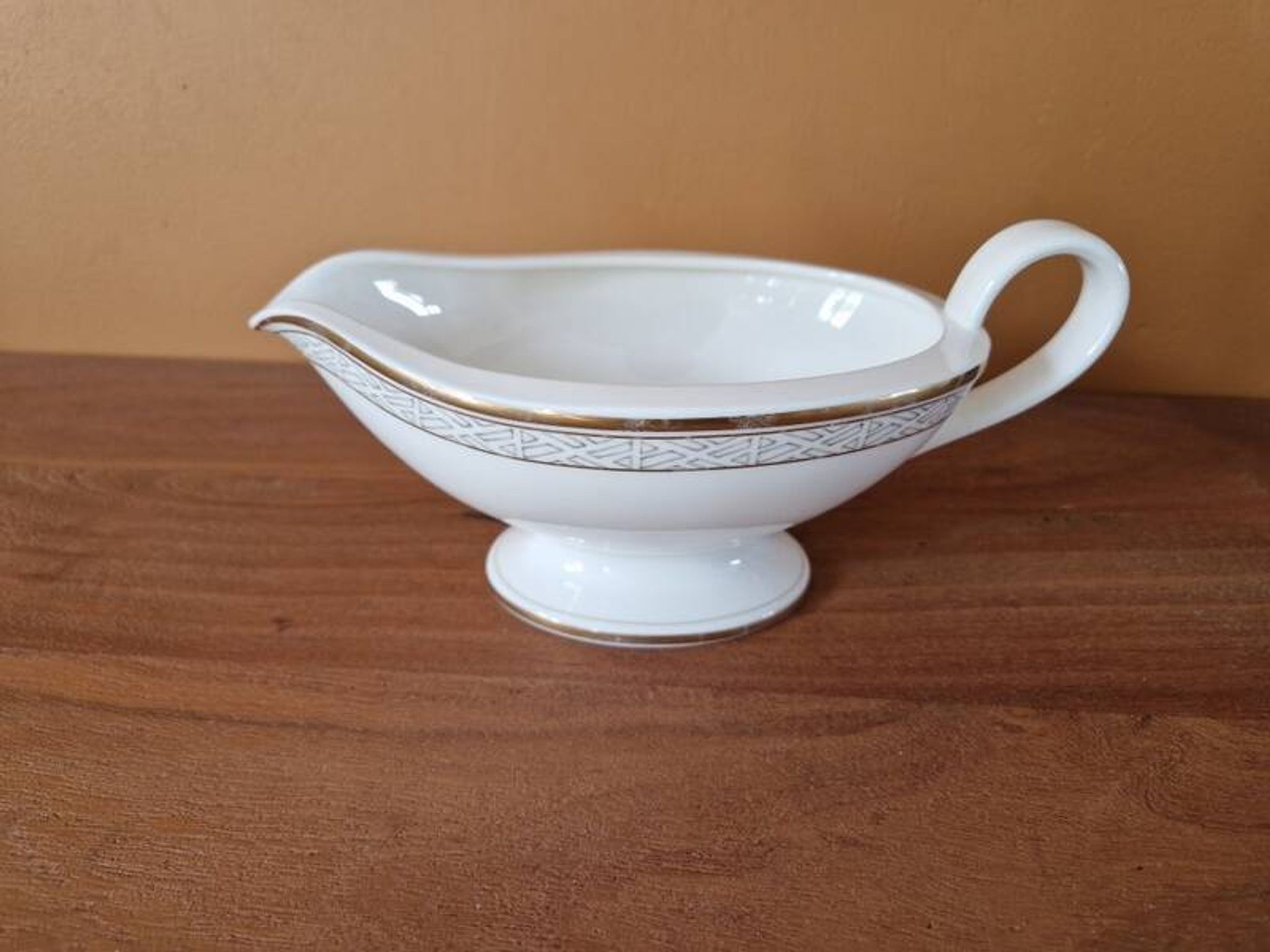 Villeroy and Boch - Kimono porcelain sauce boat, Château collection