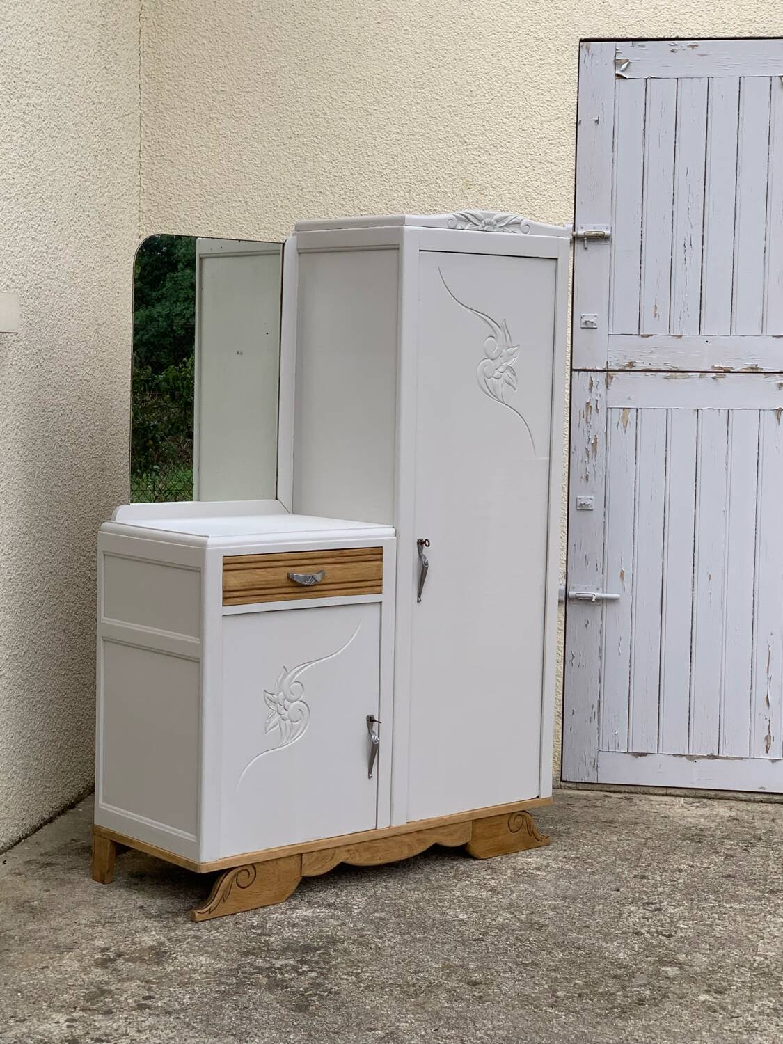 Asymmetrical Parisian Art Deco wardrobe 1930