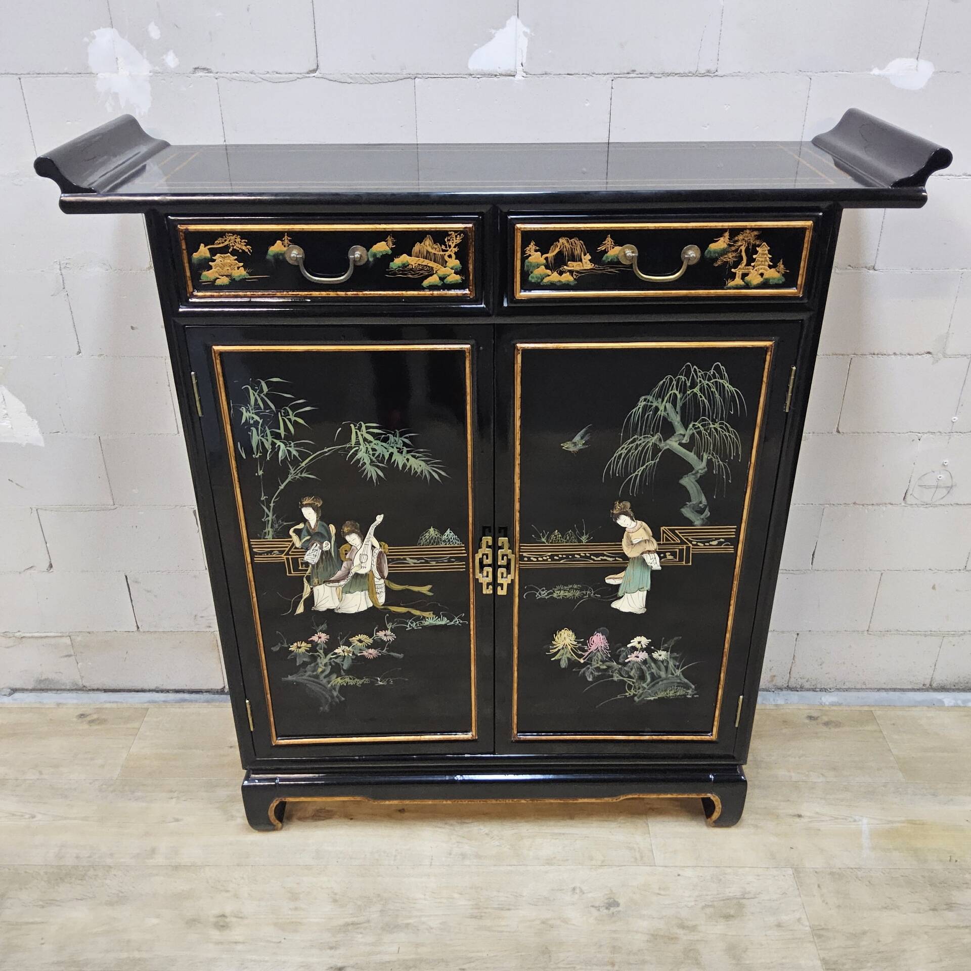 Vintage Chinese side table / cabinet / lacquered cabinet / bohemian