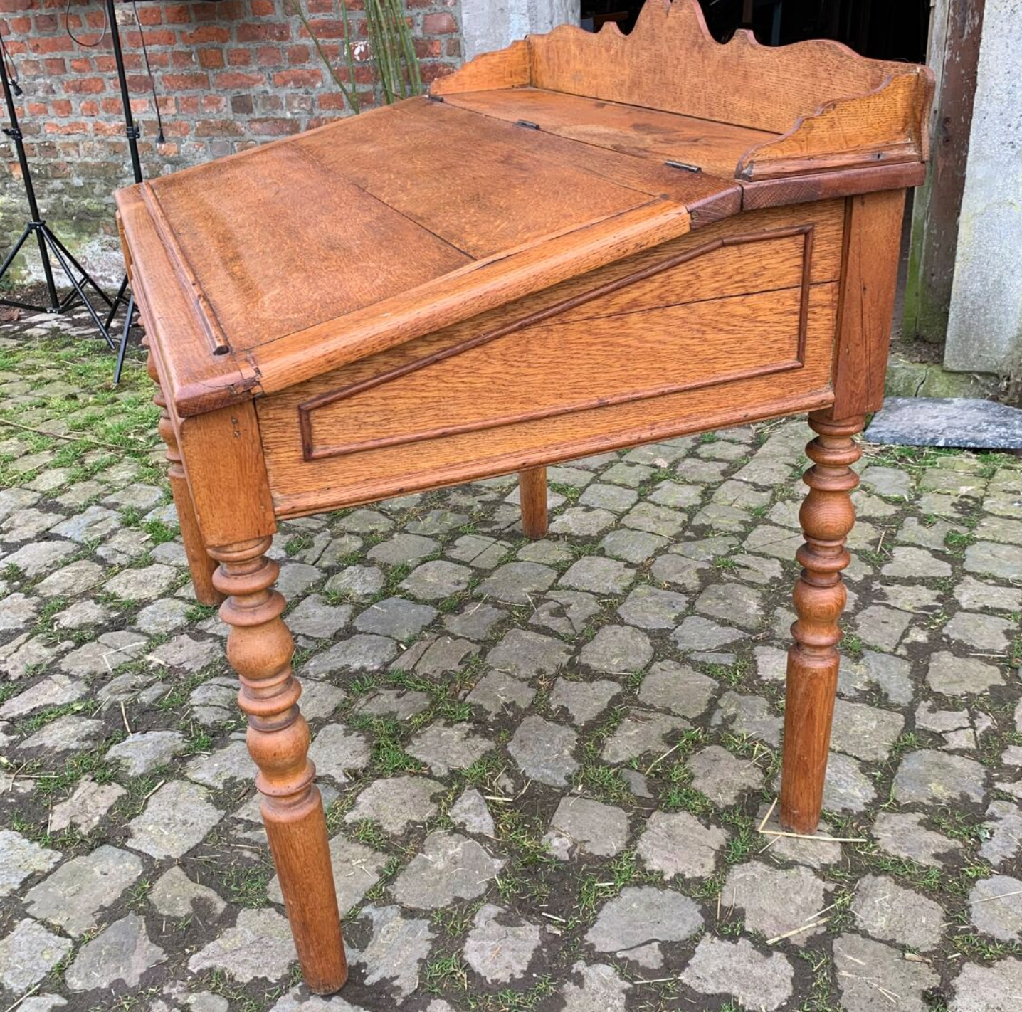 Oak sloping secretary