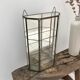 Vitrine en verre et laiton