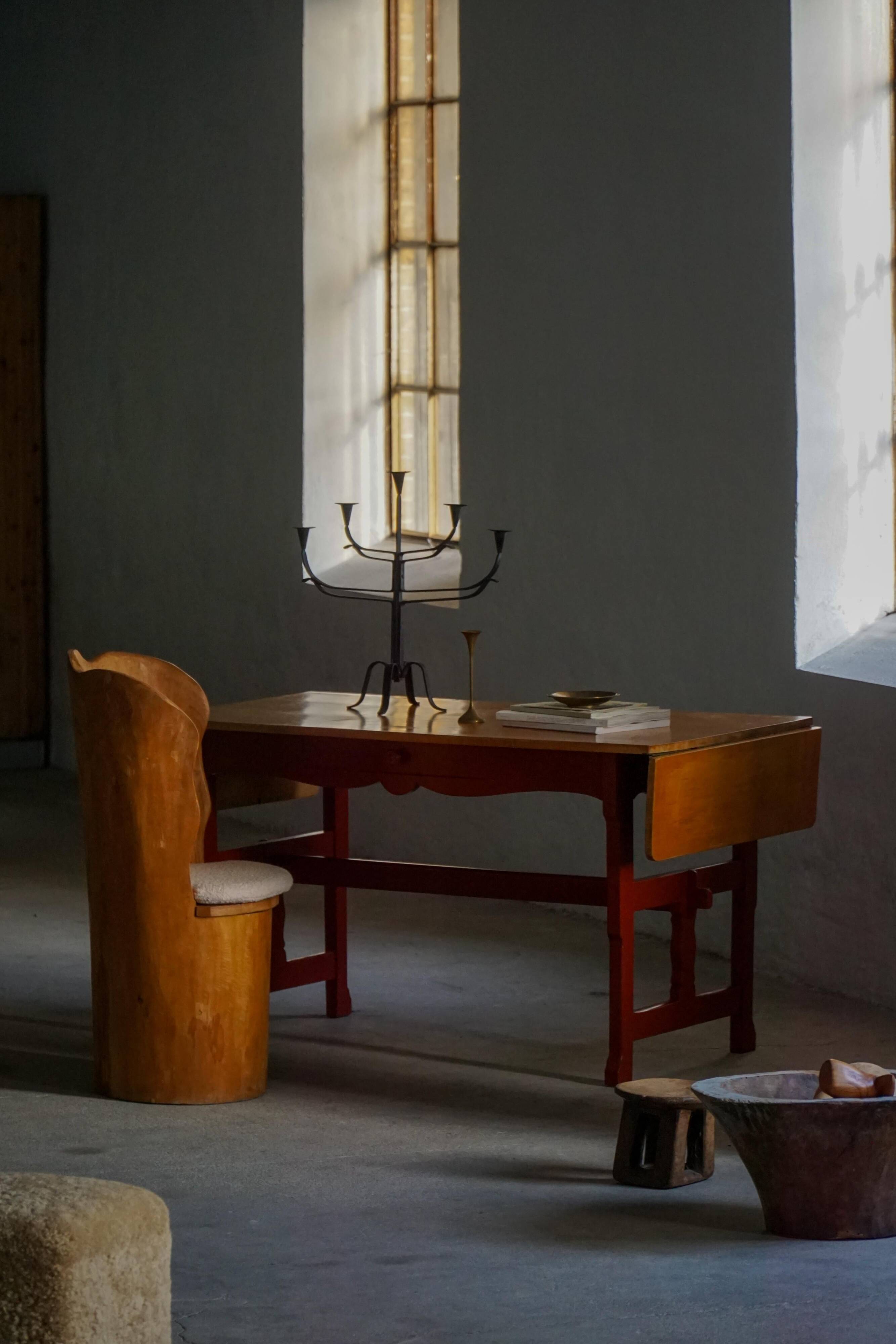 Scandinavian extendable table for writing or dining with a drawer, early 20th century.