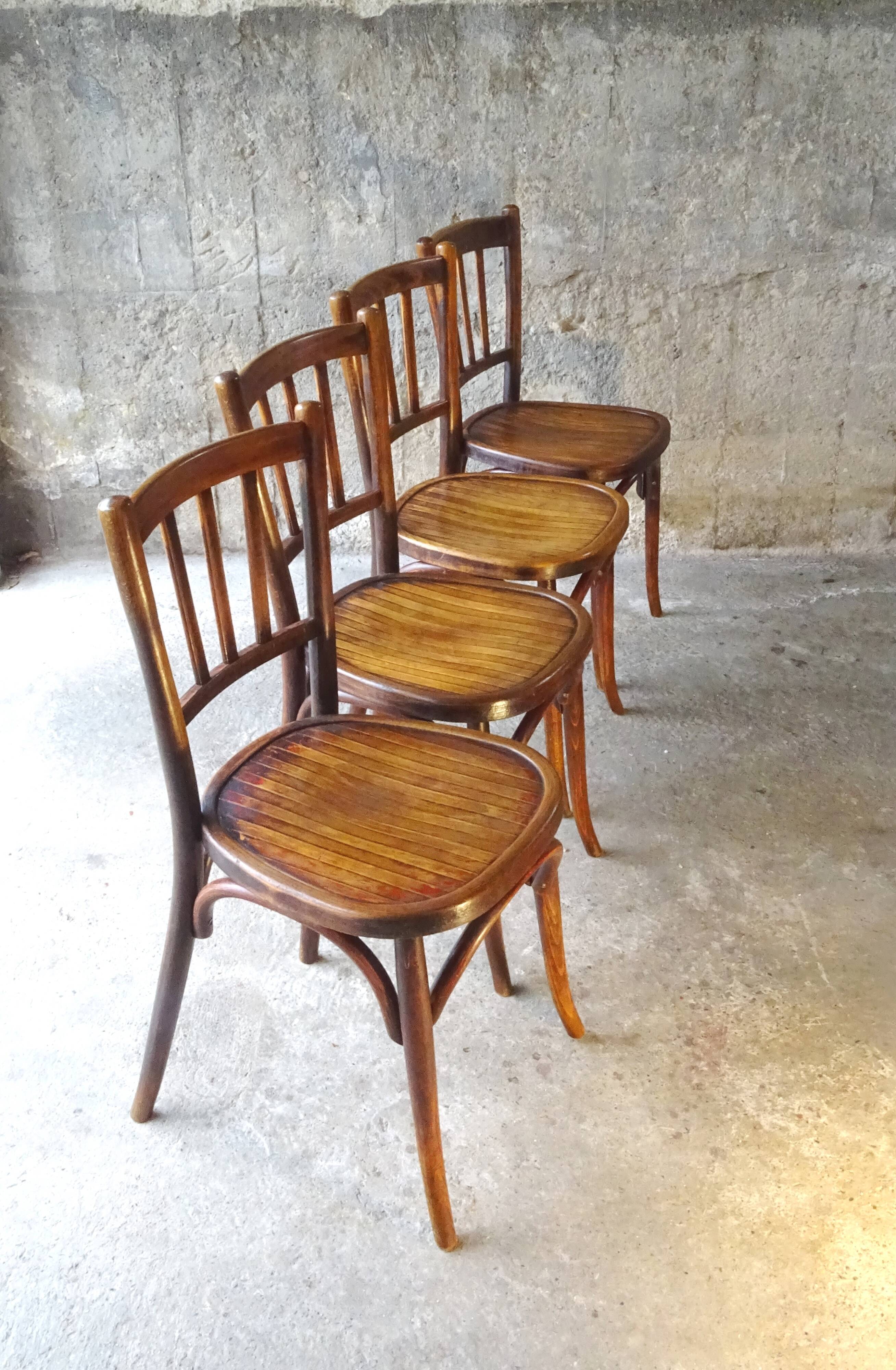4 chairs Baumann bistrot 1925 sitting wood, "patina bistro of the corner"