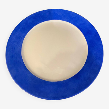 Grande assiette en porcelaine de limoges pillivuyt contour bleu roi peint main