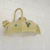 Applique murale vintage en verre beige, style années 1950, avec col de cygne et luminaire en laiton.