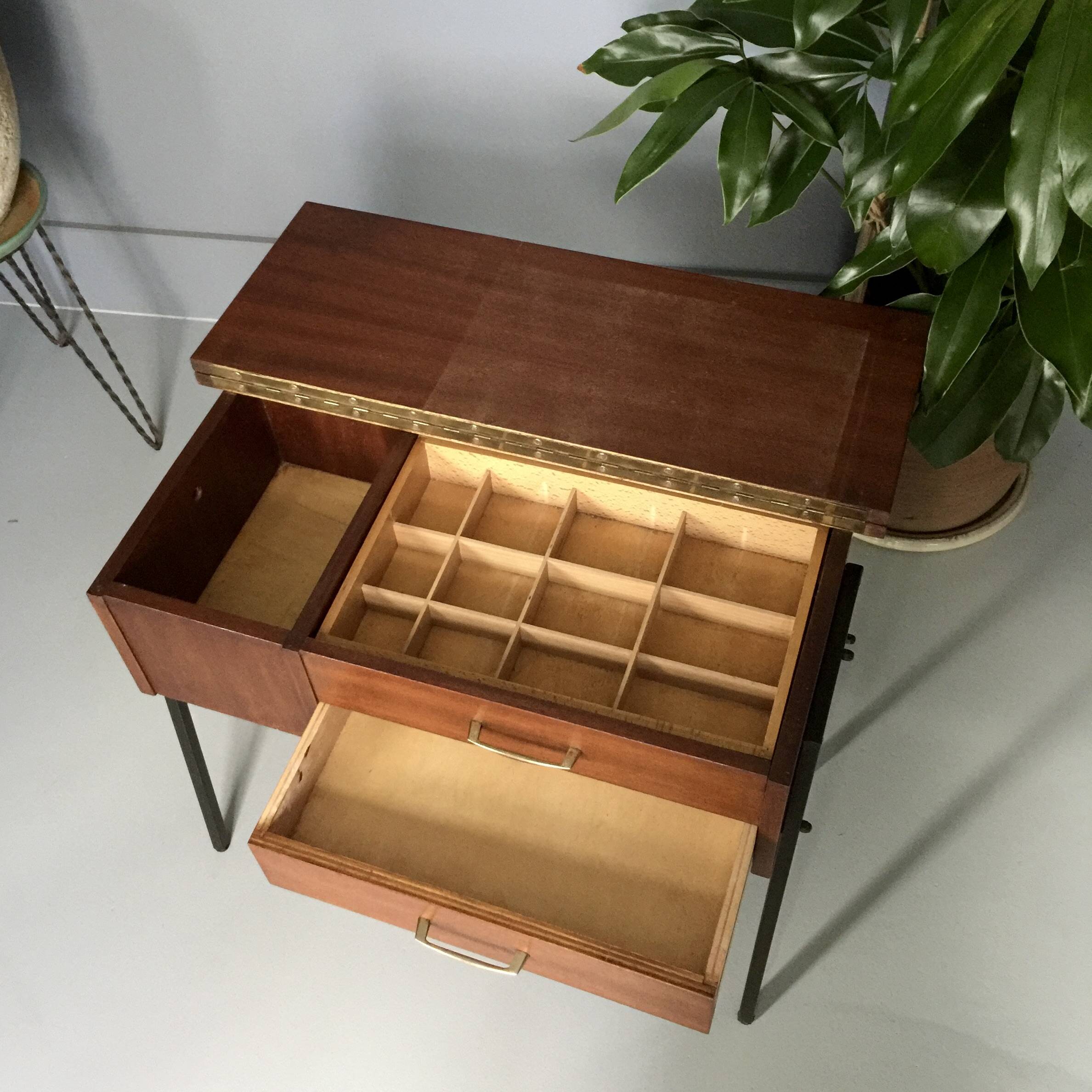 Travailleuse moderniste / boîte à couture 1960