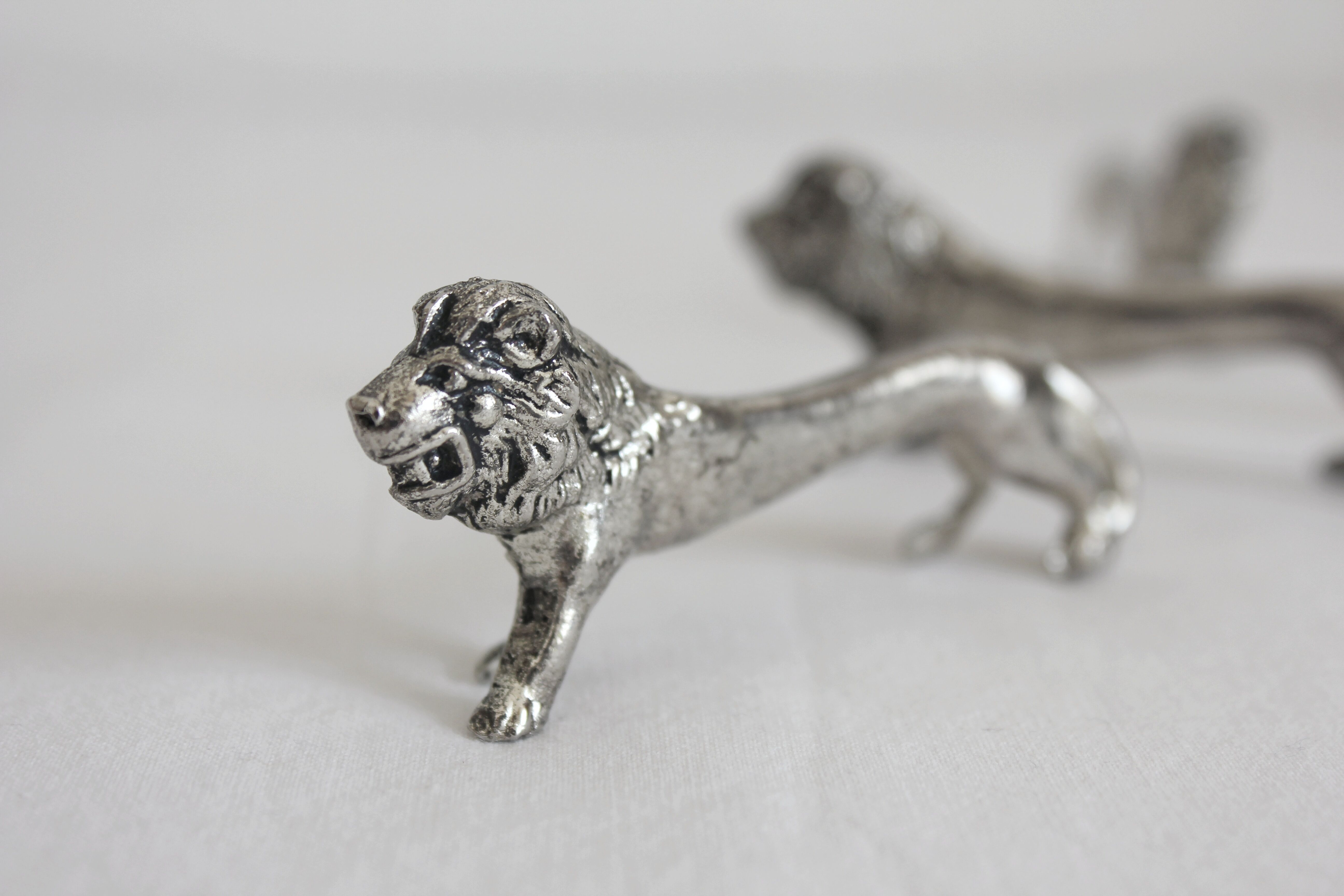 6 vintage lion silver metal knife rests