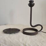 Lampe brutalist ferre forgé cendrier wavy