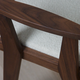 Chaise dessinée par Martin Gillis Studio