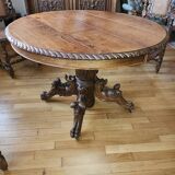 Round central leg table
