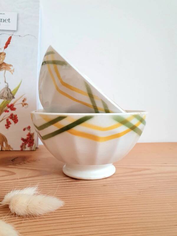 Set of 2 old ceramic bowls