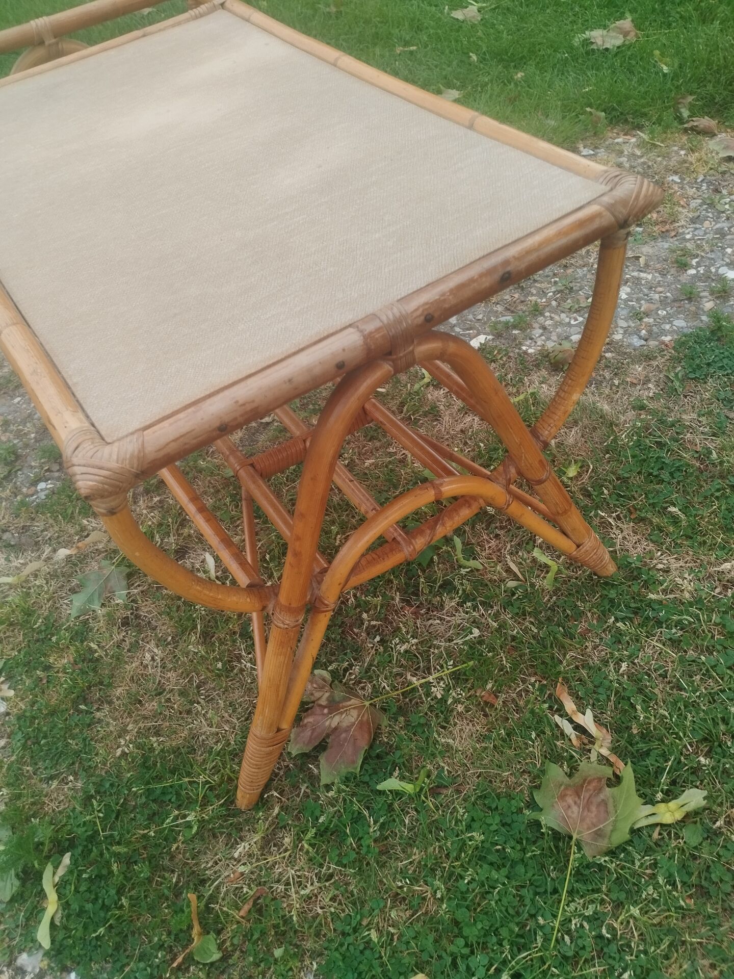 Table basse ancien en rotin vintage