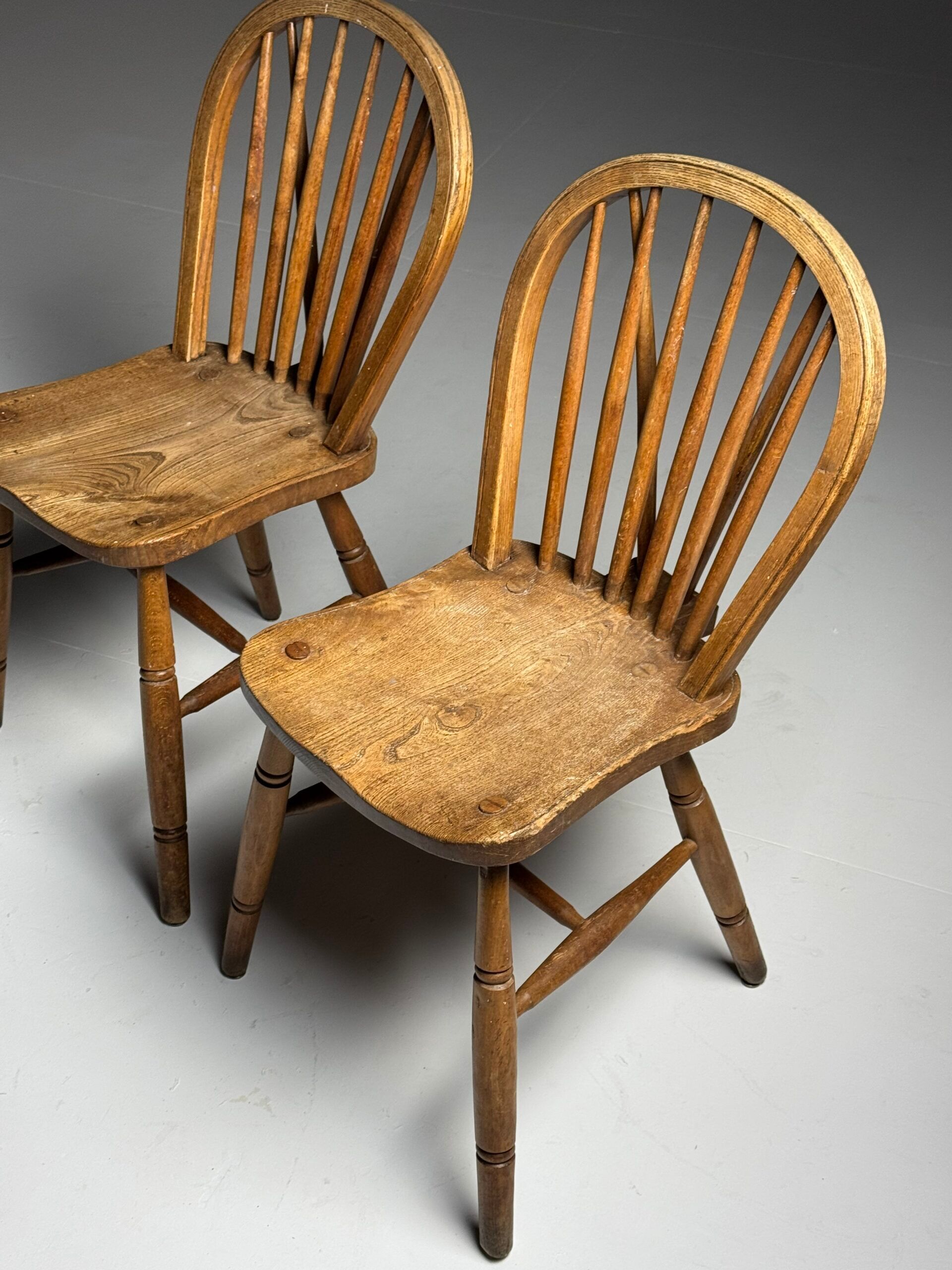 Set of 2 Windsor chairs