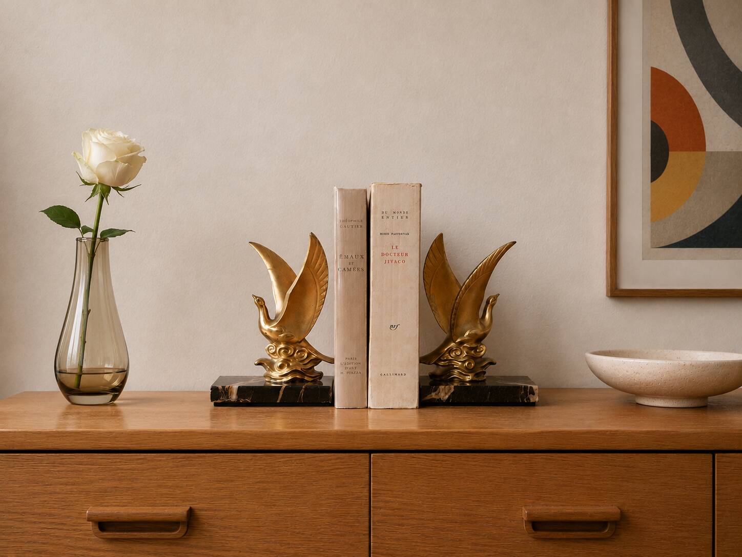 Pair of golden bird bookends on veined marble – Mid-Century vintage