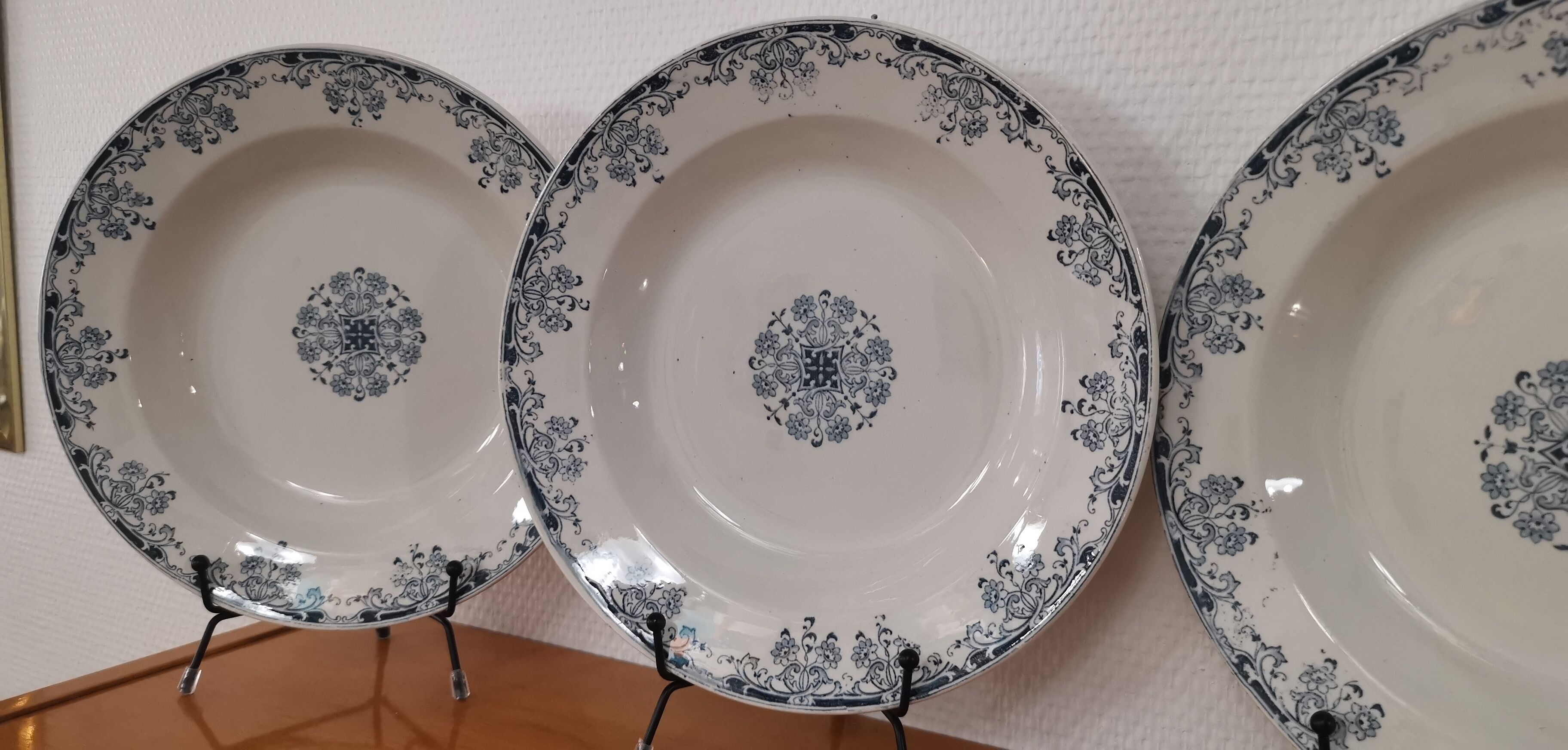 4 hollow iron earthenware plates, Mignon model, H & Cie
