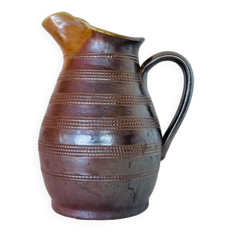 Bonny sandstone pitcher