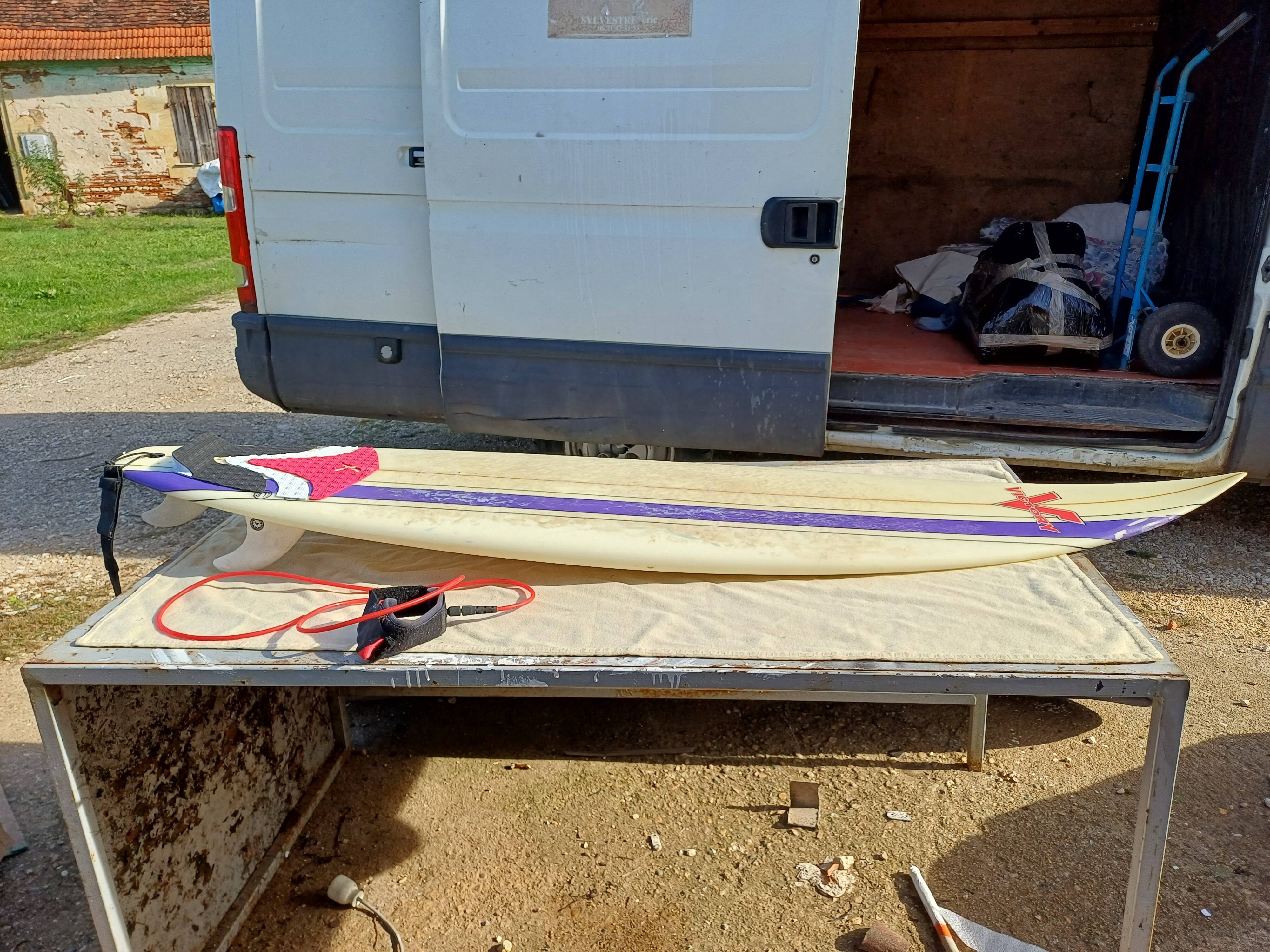 Victory 3 Fin Surfboard