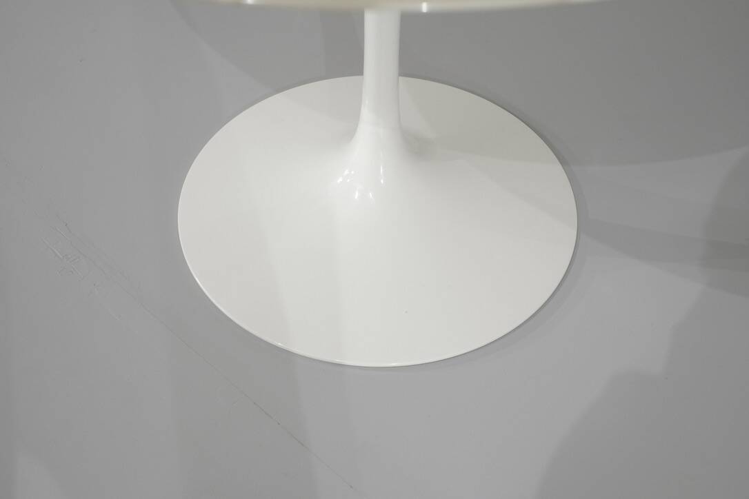 Tulip dining table in marble by Eero Saarinen for Knoll International.