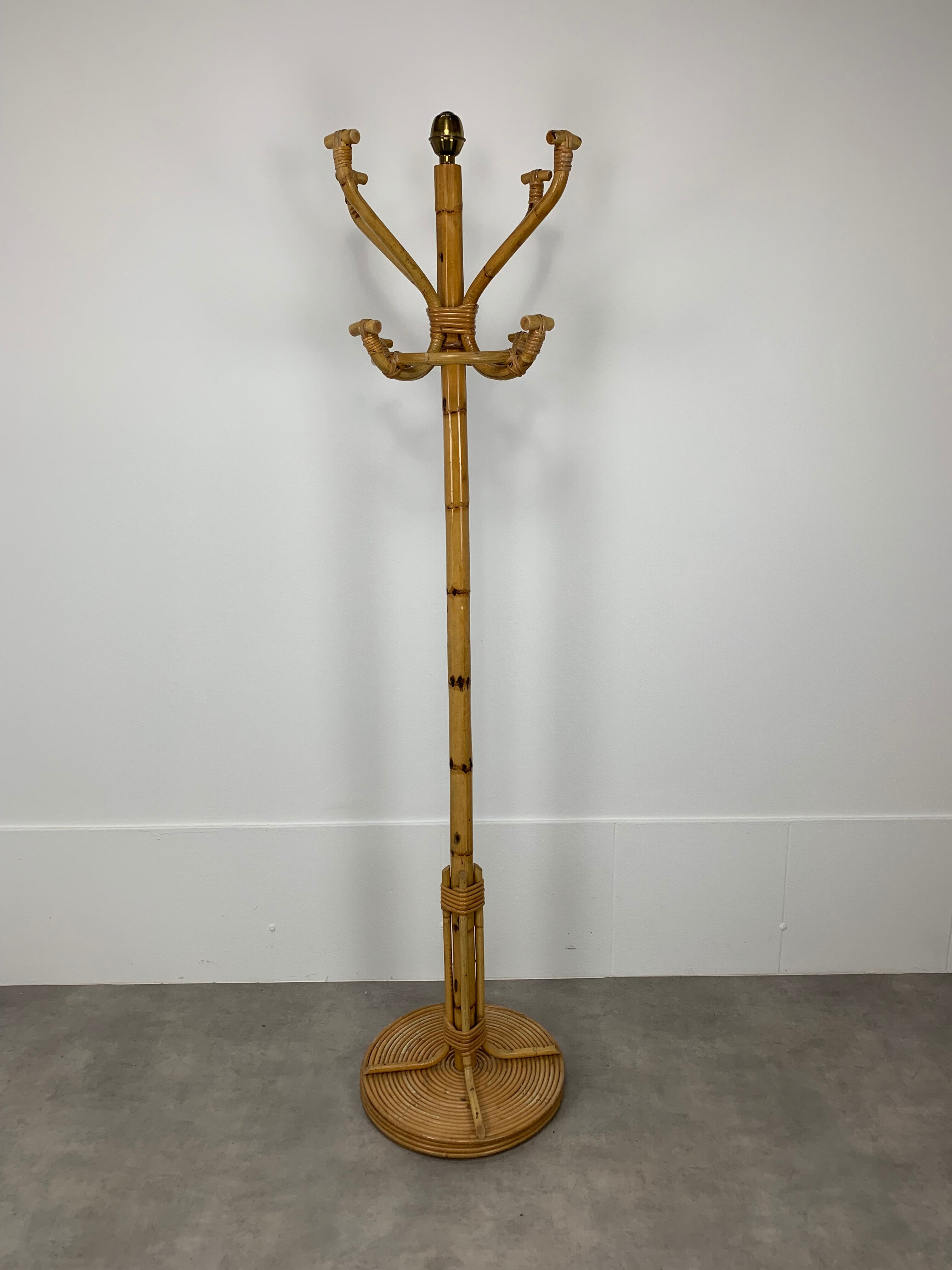 Rattan parrot coat rack and chic jungle style brass