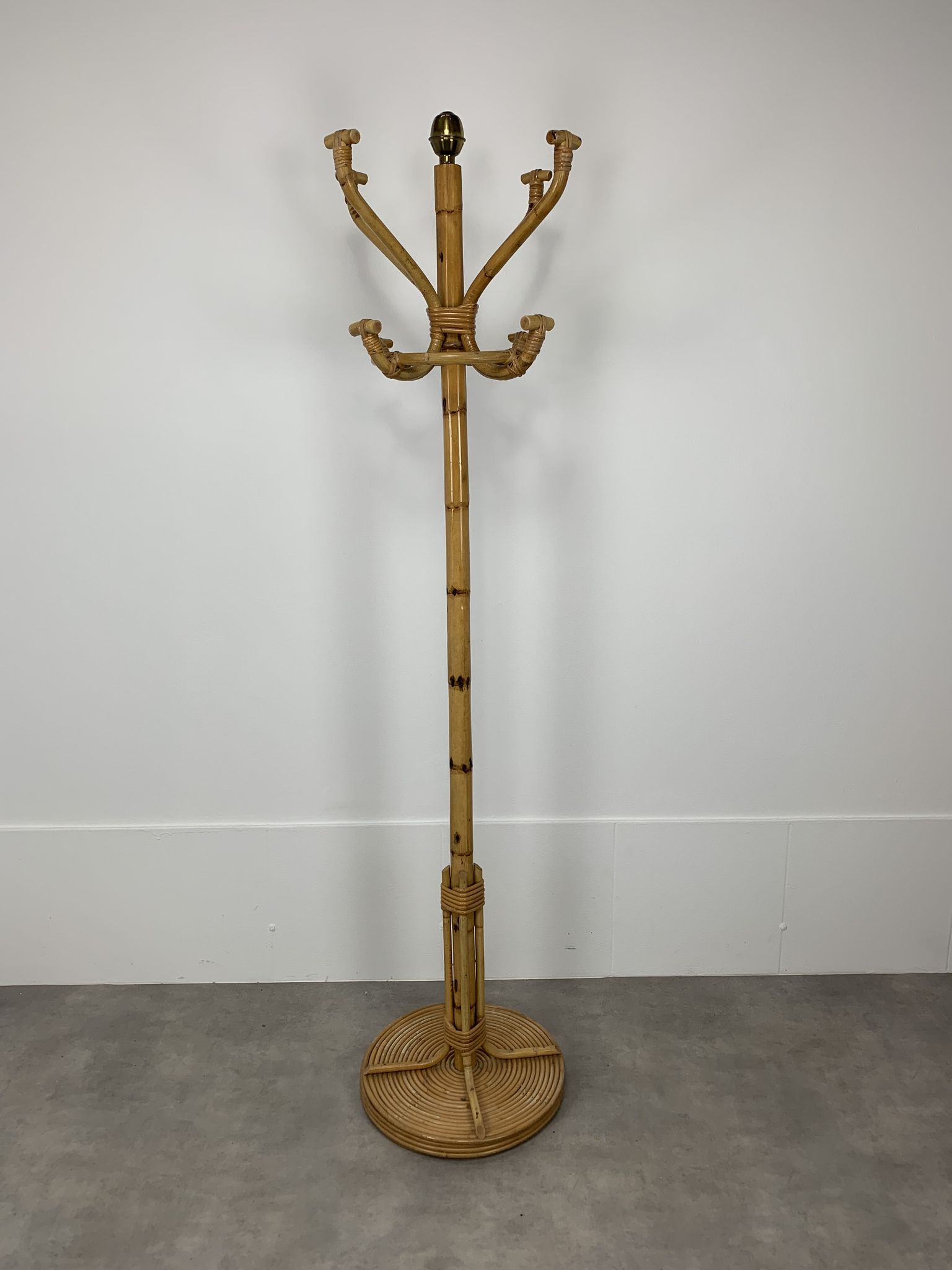 Rattan parrot coat rack and chic jungle style brass