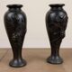 Paire de vases en bronze à patine noire